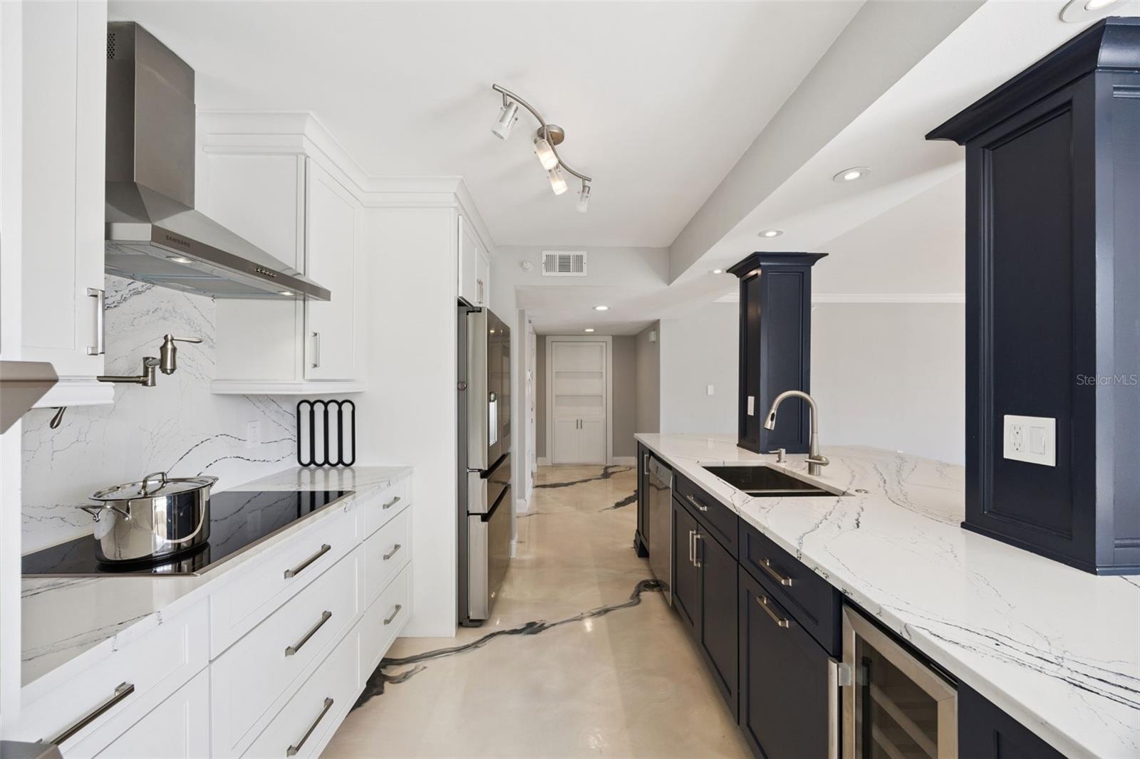 MOORINGS ON LAKE MAITLAND CONDO BLDG 03 - Residential