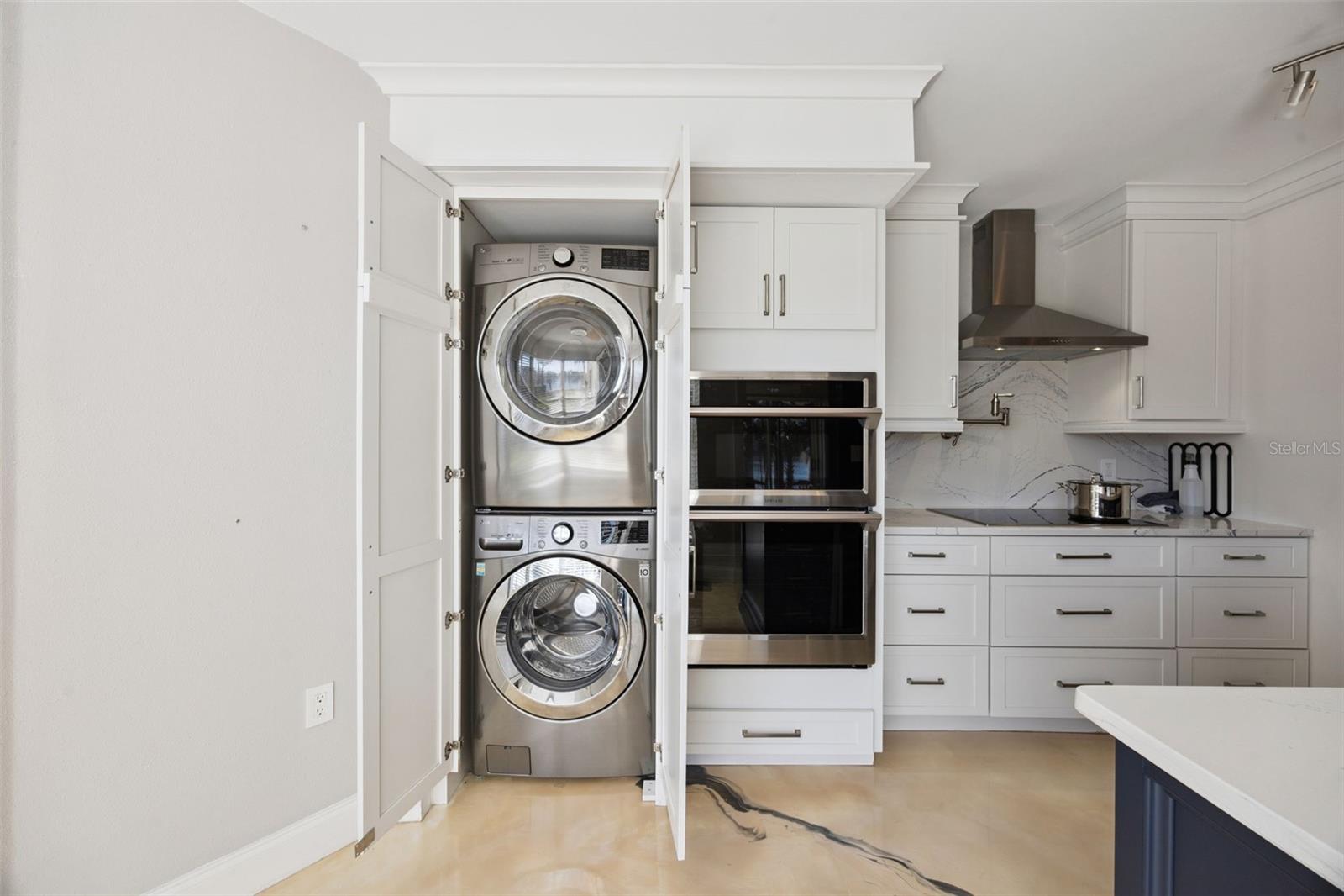 MOORINGS ON LAKE MAITLAND CONDO BLDG 03 - Residential