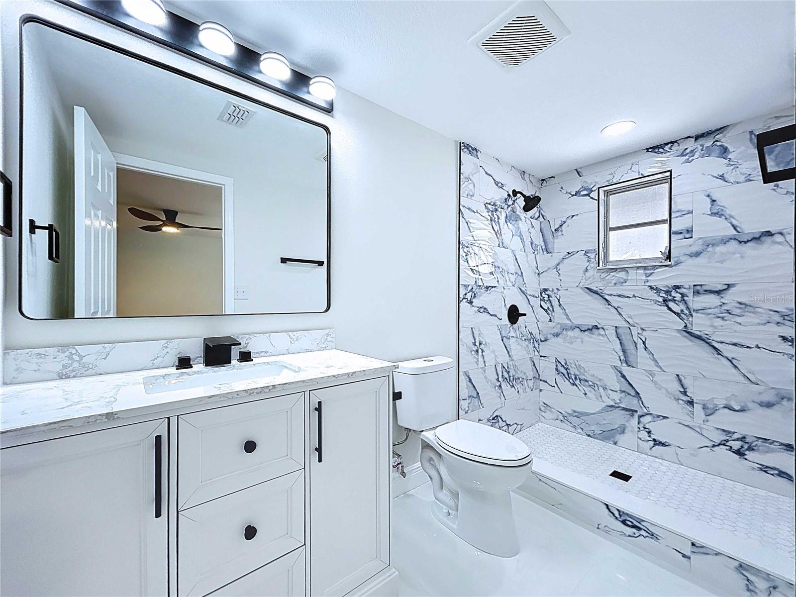 FLOR A MAR - Residential