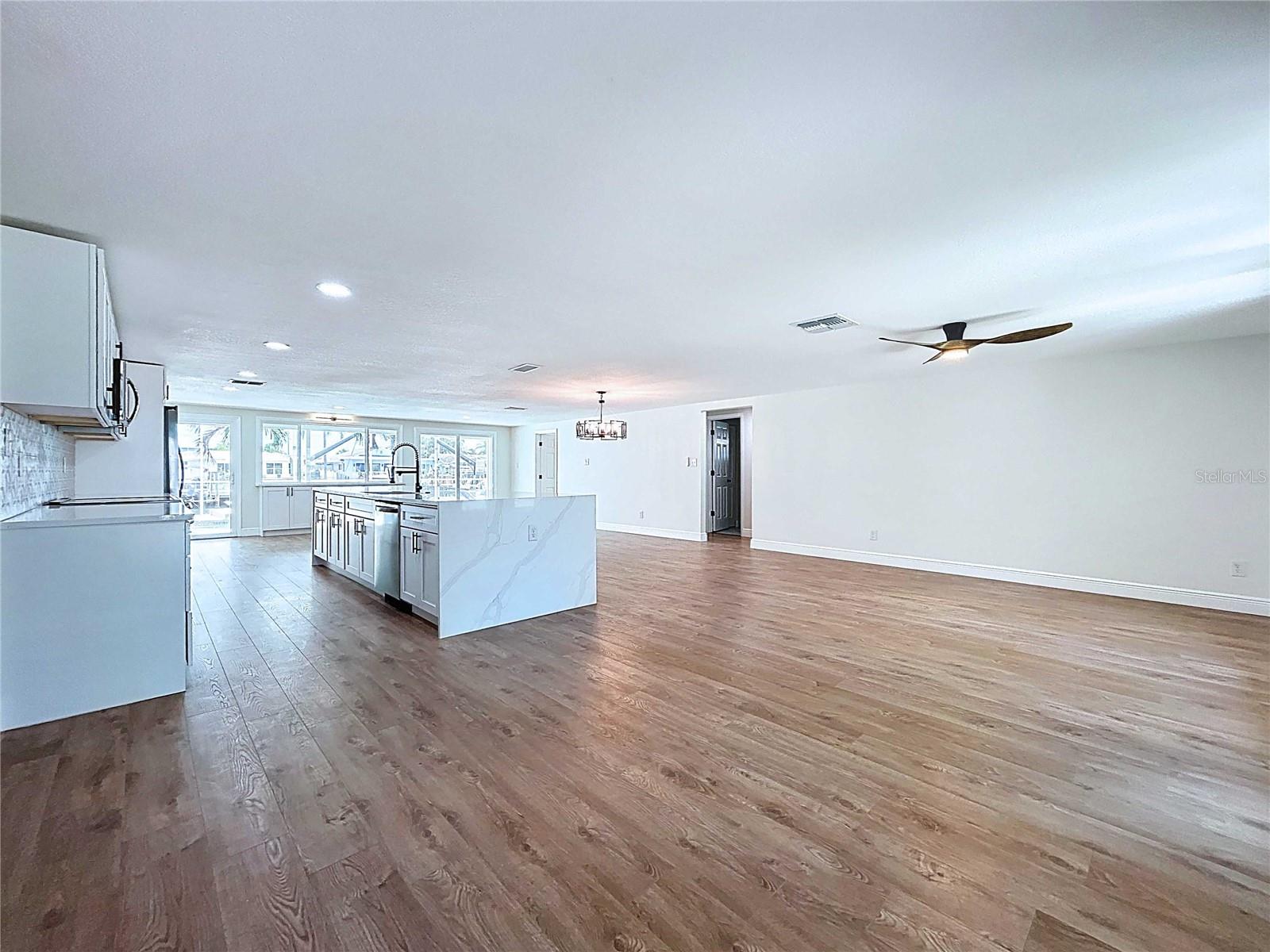 FLOR A MAR - Residential