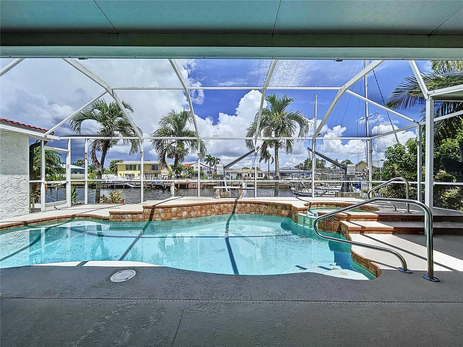 FLOR A MAR - Residential