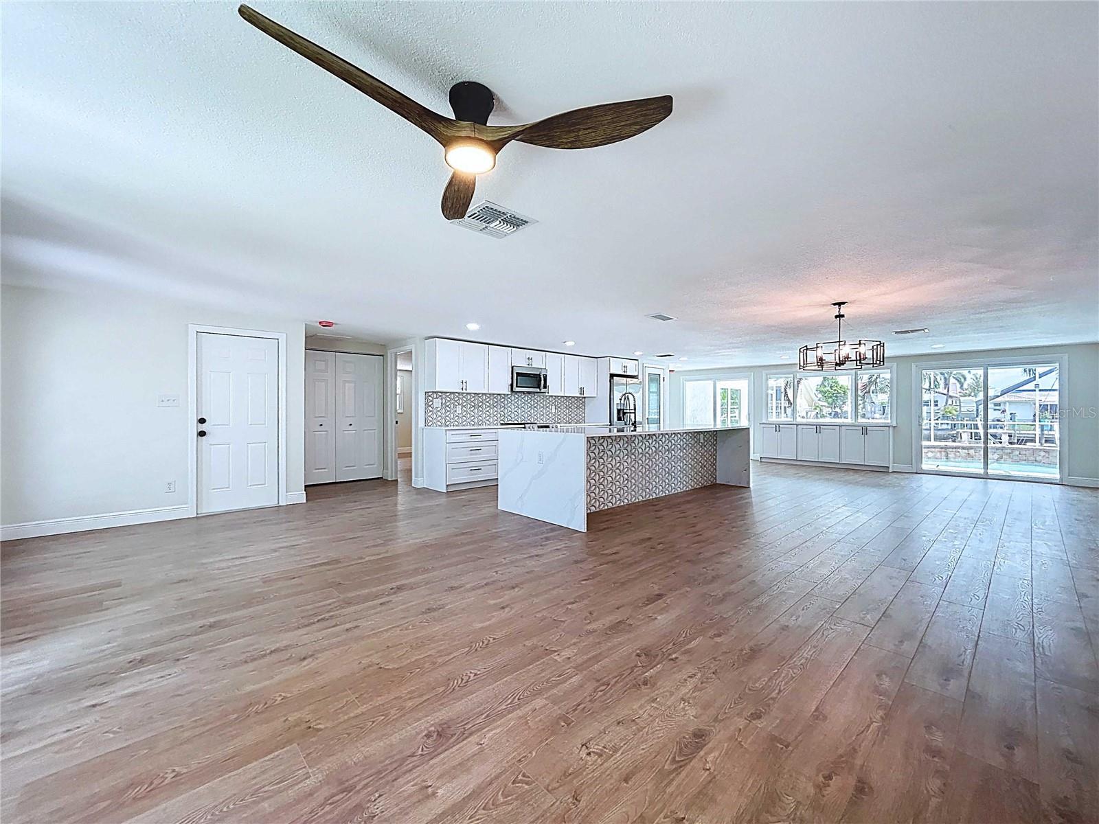 FLOR A MAR - Residential