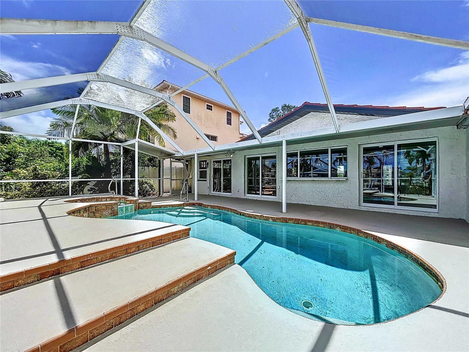 FLOR A MAR - Residential