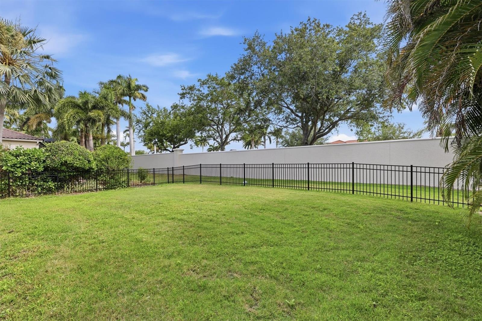 LEGENDS BAY - Residential