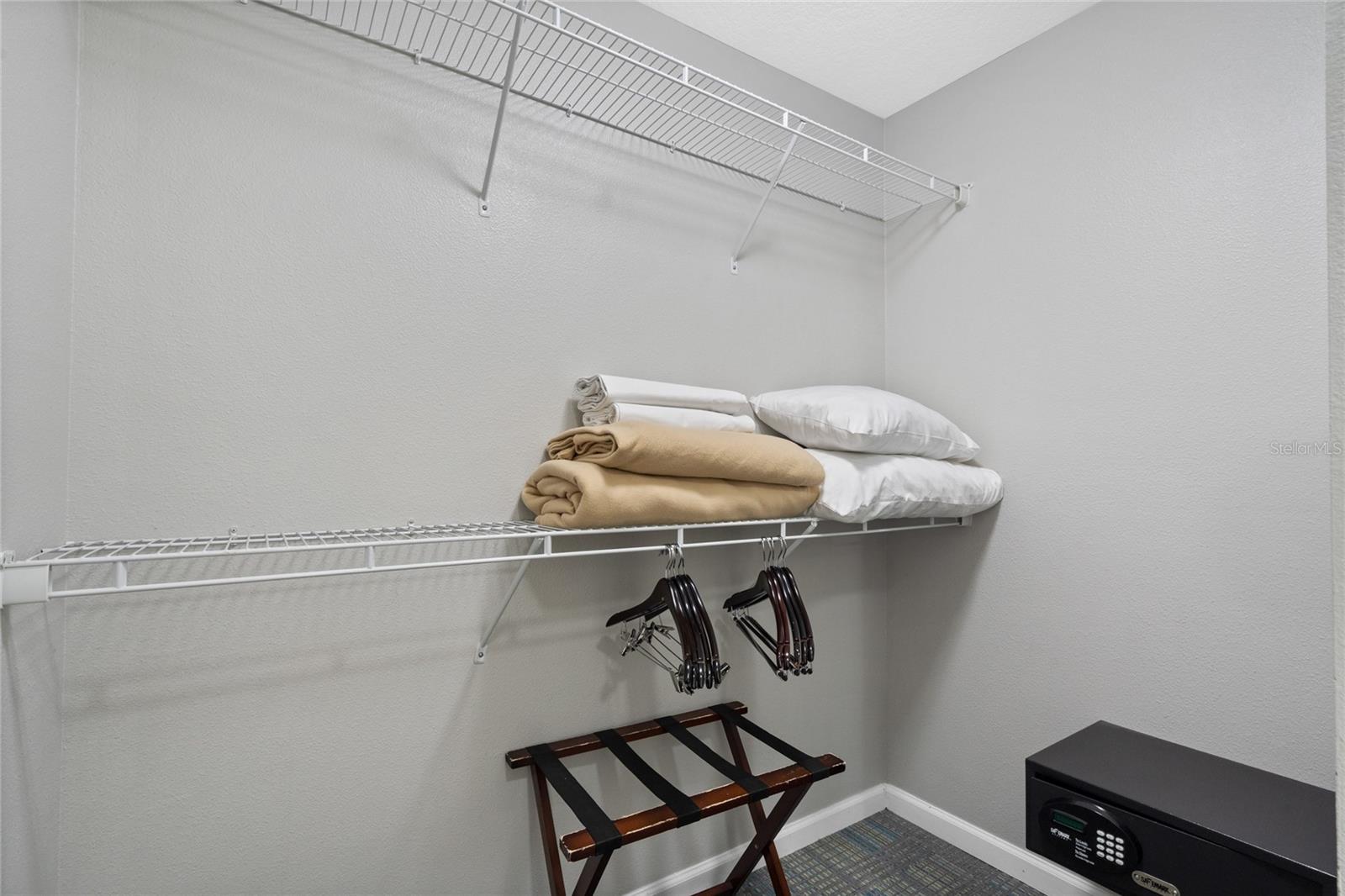 GROVE RESIDENCE & SPA HOTEL CONDO 1 - Residential