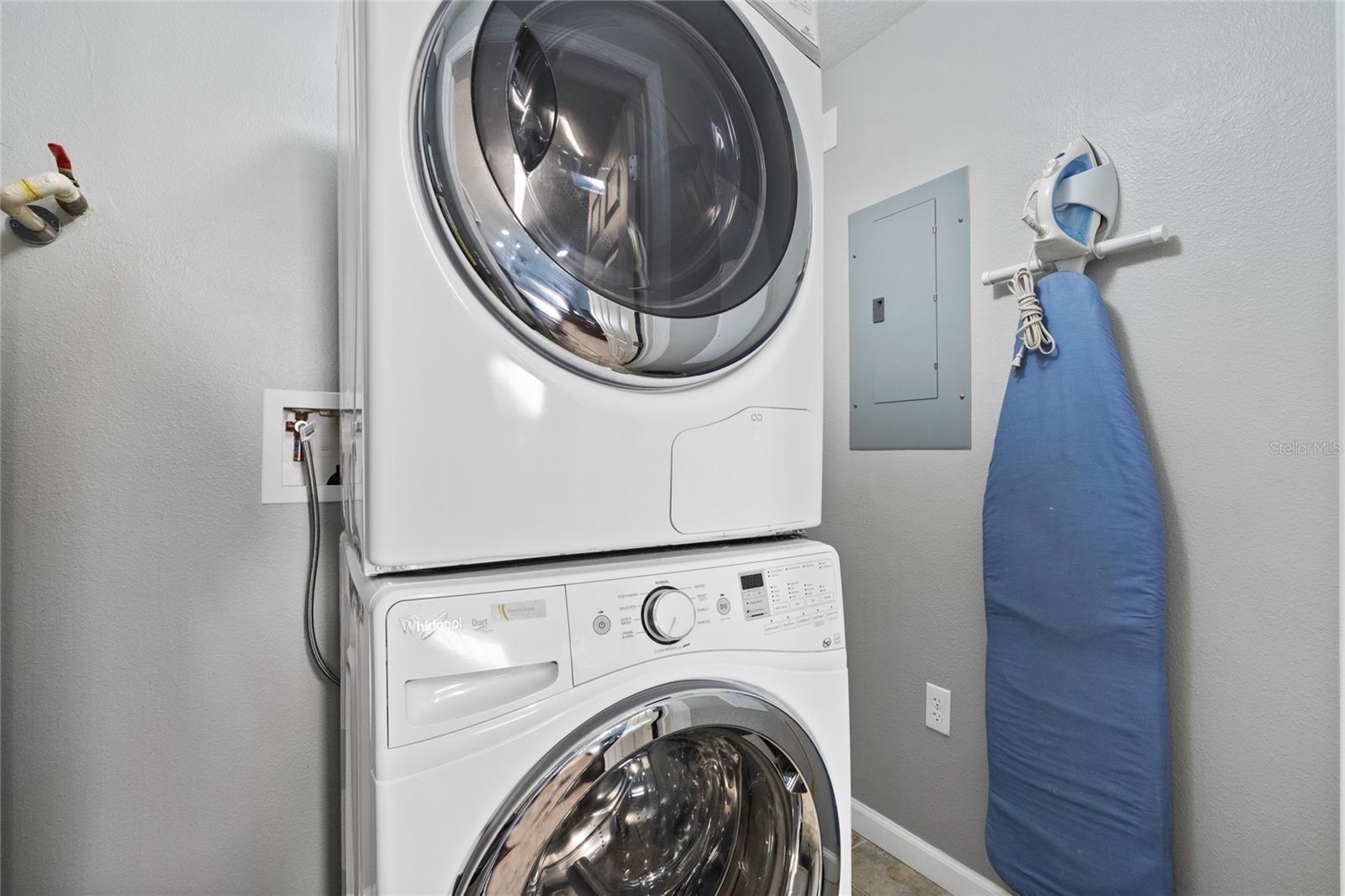 GROVE RESIDENCE & SPA HOTEL CONDO 1 - Residential