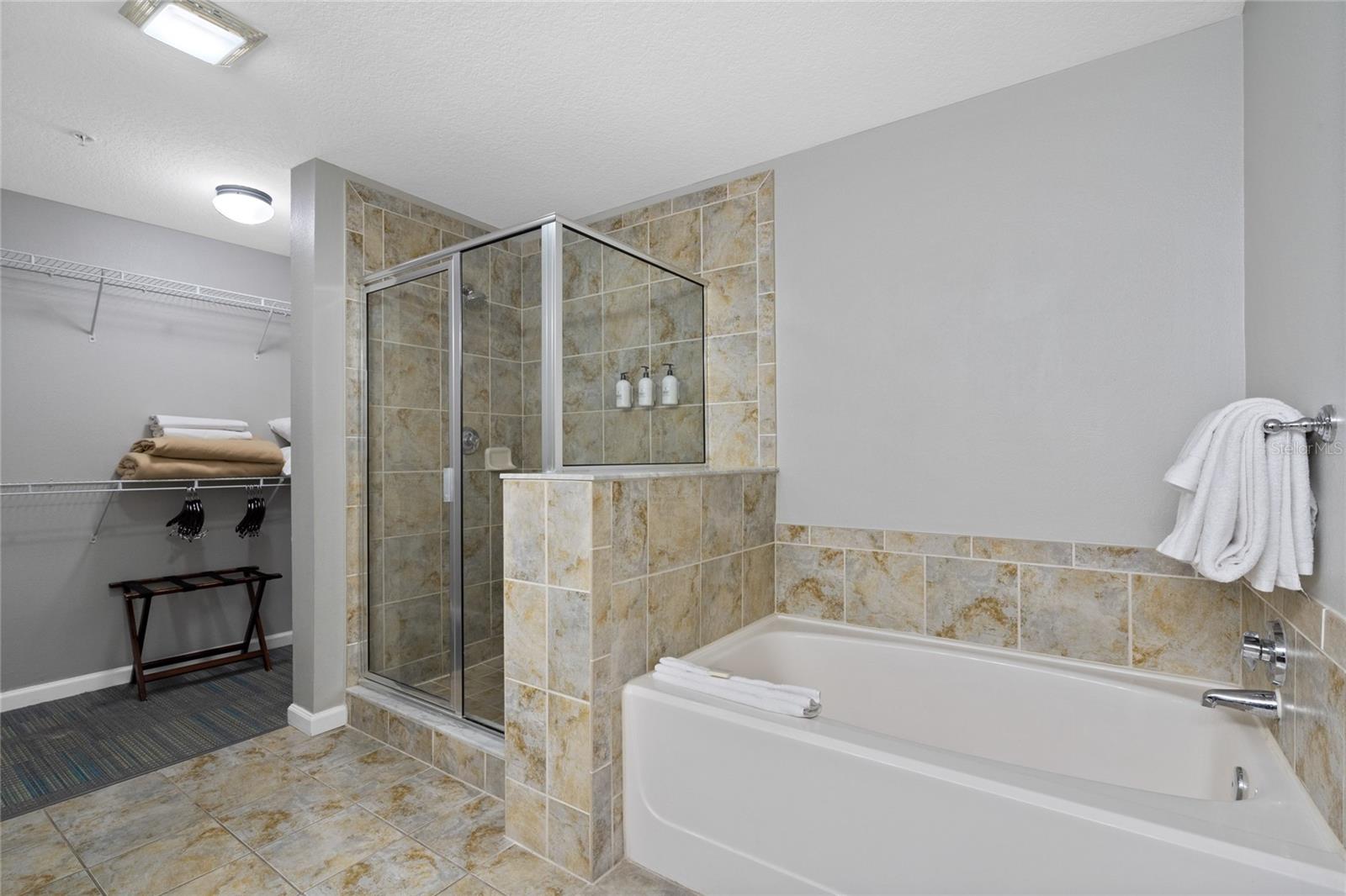 GROVE RESIDENCE & SPA HOTEL CONDO 1 - Residential