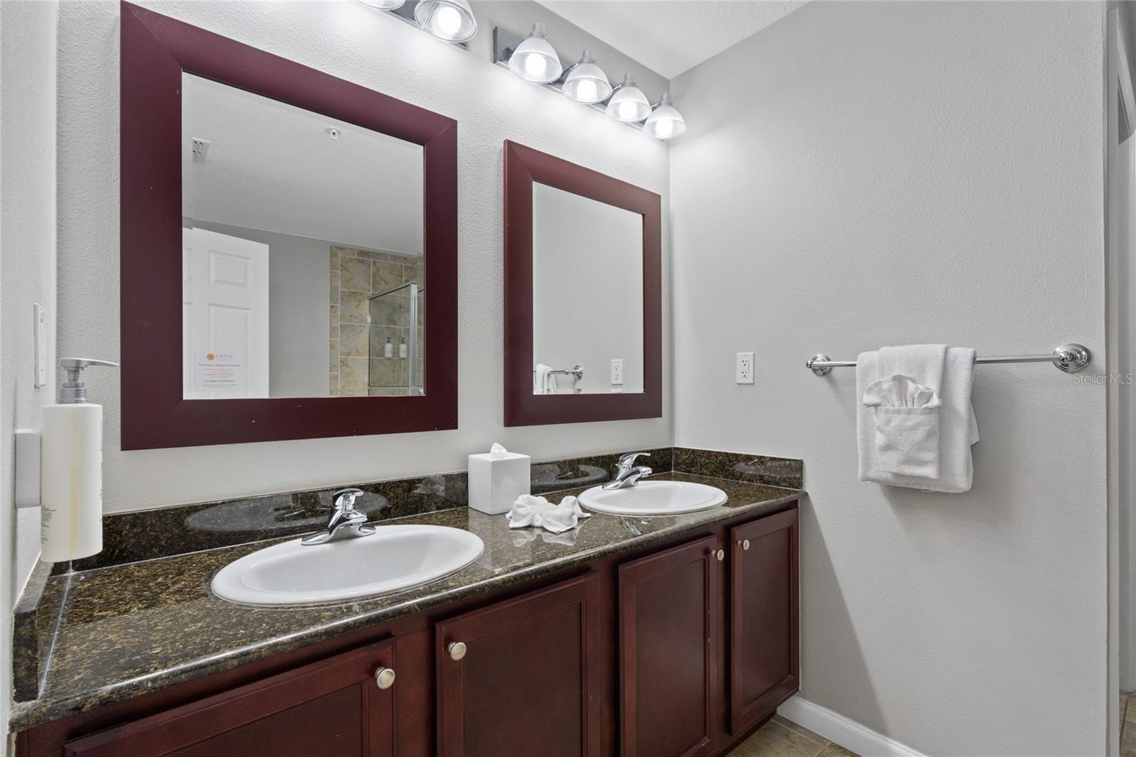 GROVE RESIDENCE & SPA HOTEL CONDO 1 - Residential