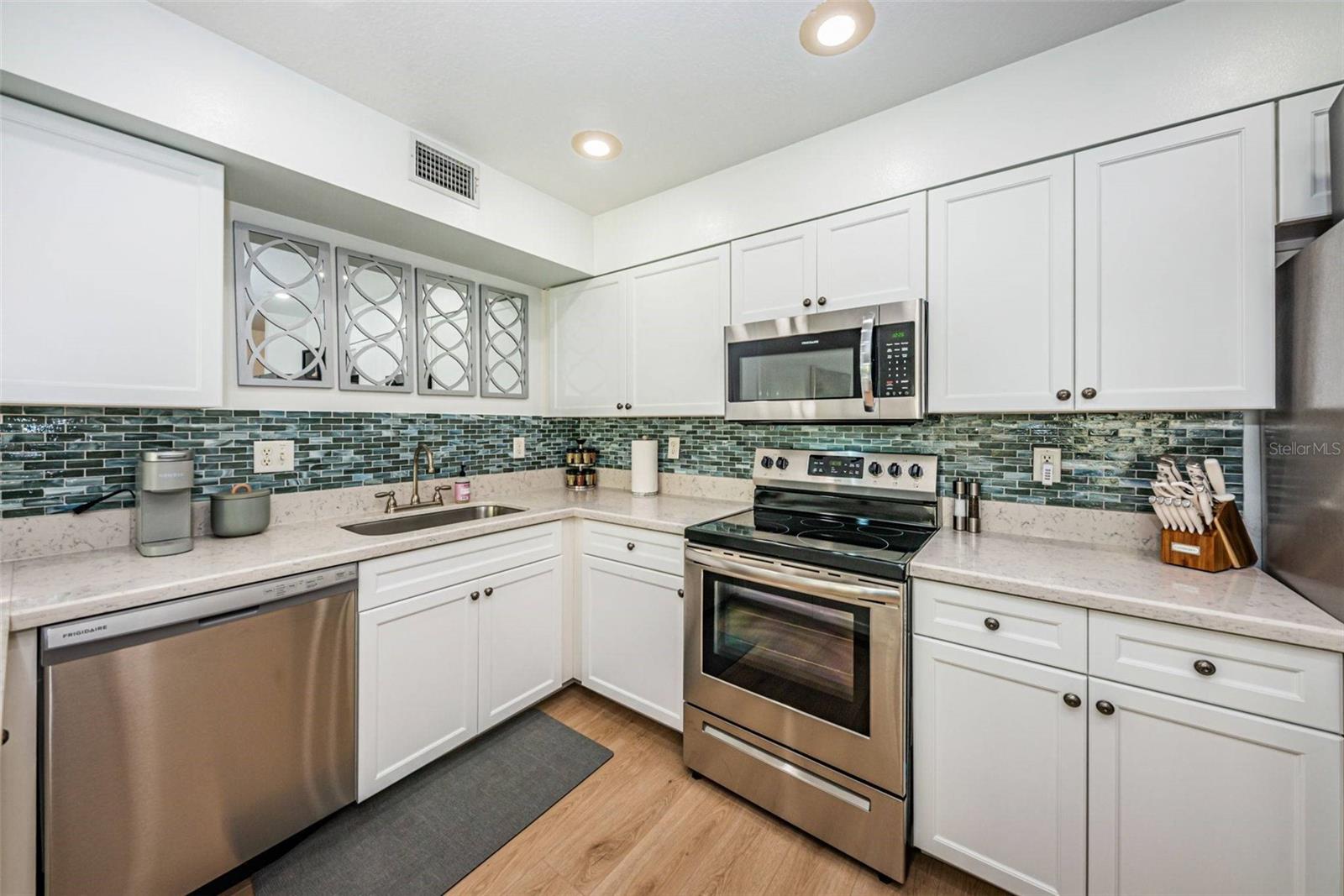 BEACHSIDE VILLAS OF INDIAN ROCKS BEACH - Residential