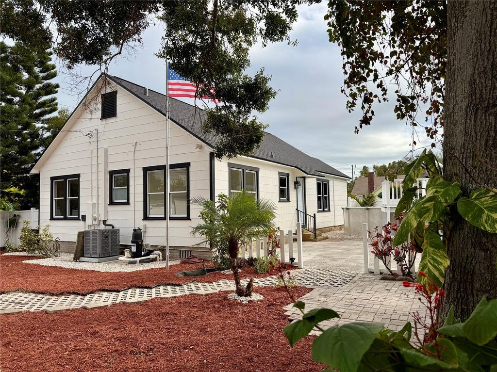 Photo of 2401 8th Avenue N, St Petersburg, FL 33713 (MLS # TB8457491)