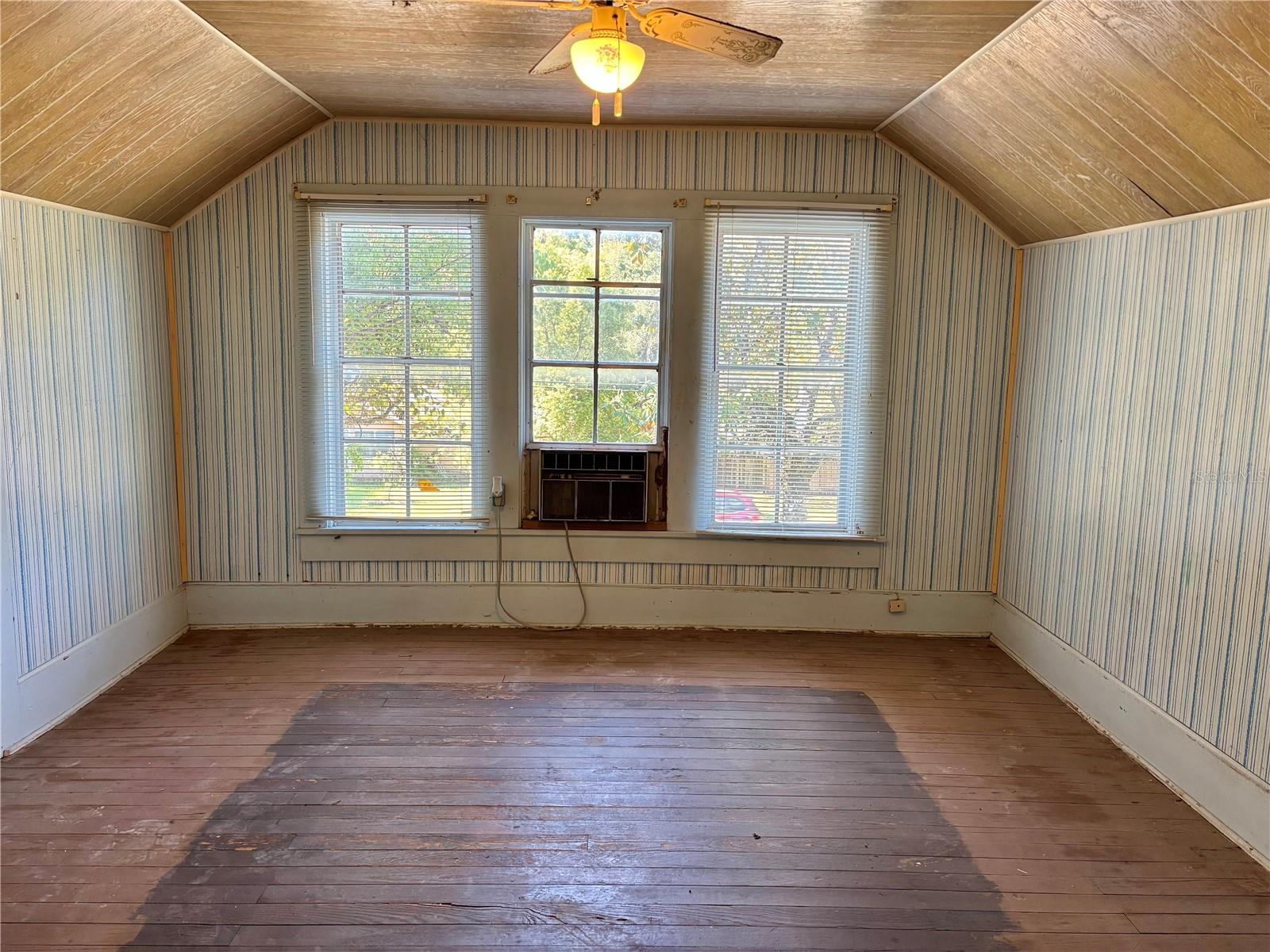 HOME TERRACE - Residential