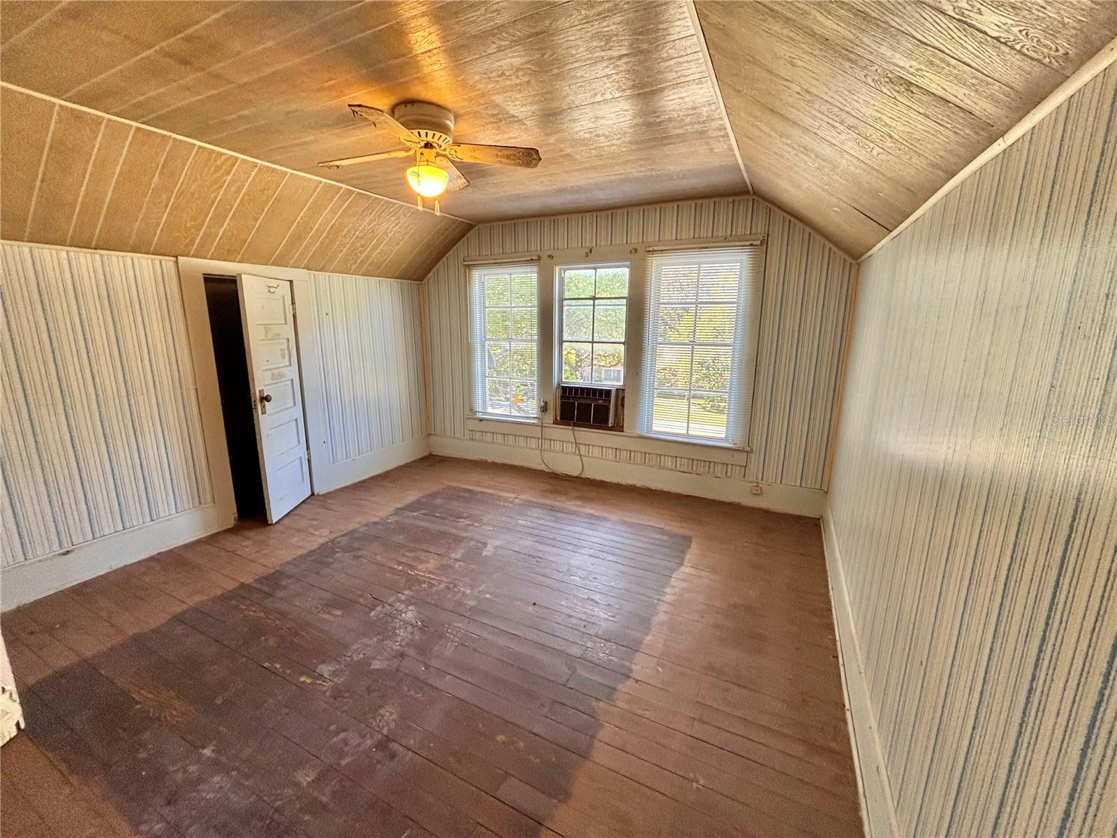 HOME TERRACE - Residential