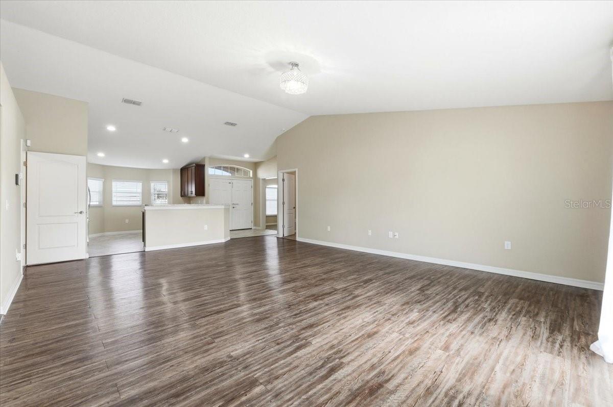 HOLLAND PARK PLACE - Residential