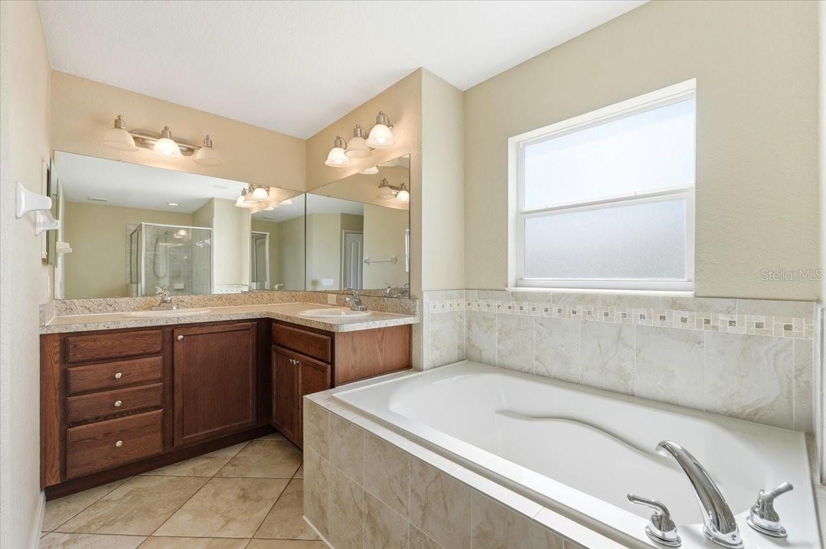 HOLLAND PARK PLACE - Residential