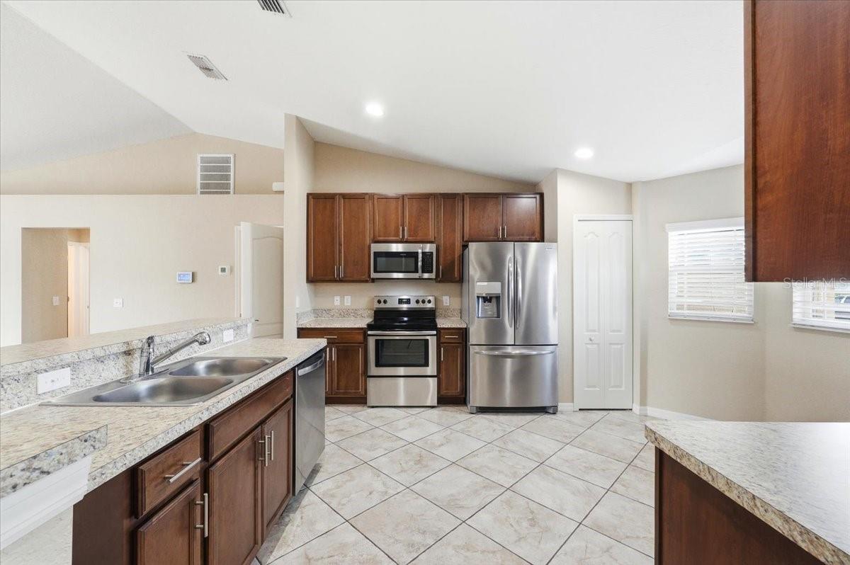 HOLLAND PARK PLACE - Residential