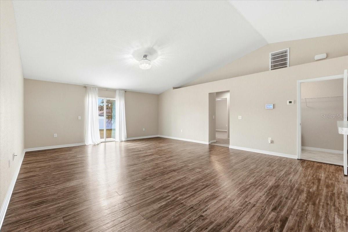 HOLLAND PARK PLACE - Residential