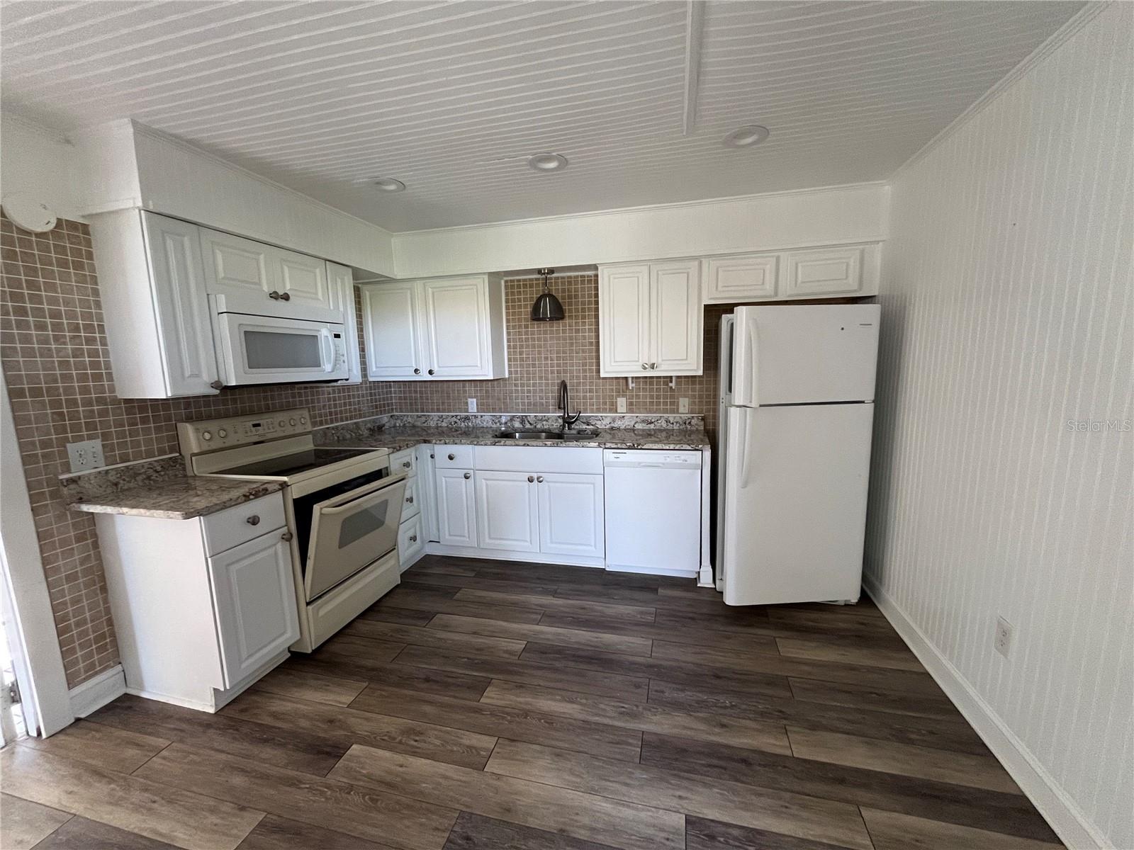 EASTWOOD PARK SUB - Residential Lease
