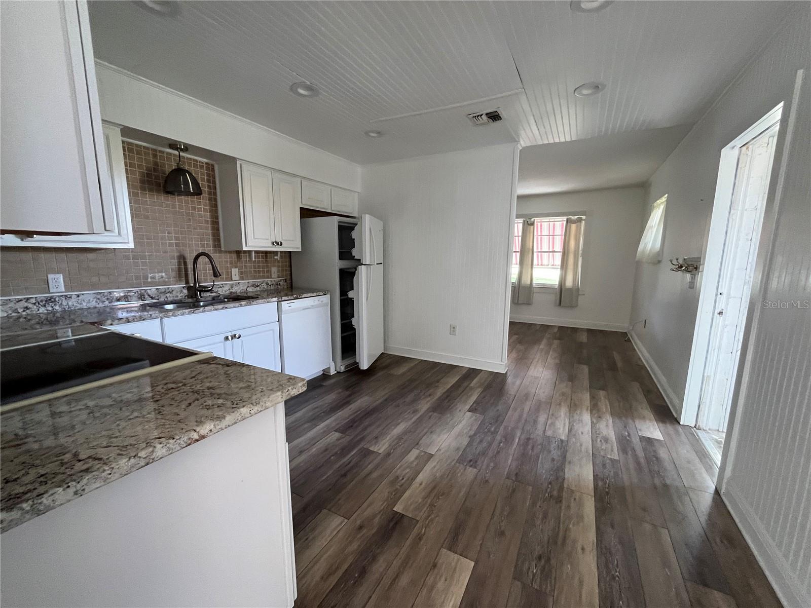 EASTWOOD PARK SUB - Residential Lease