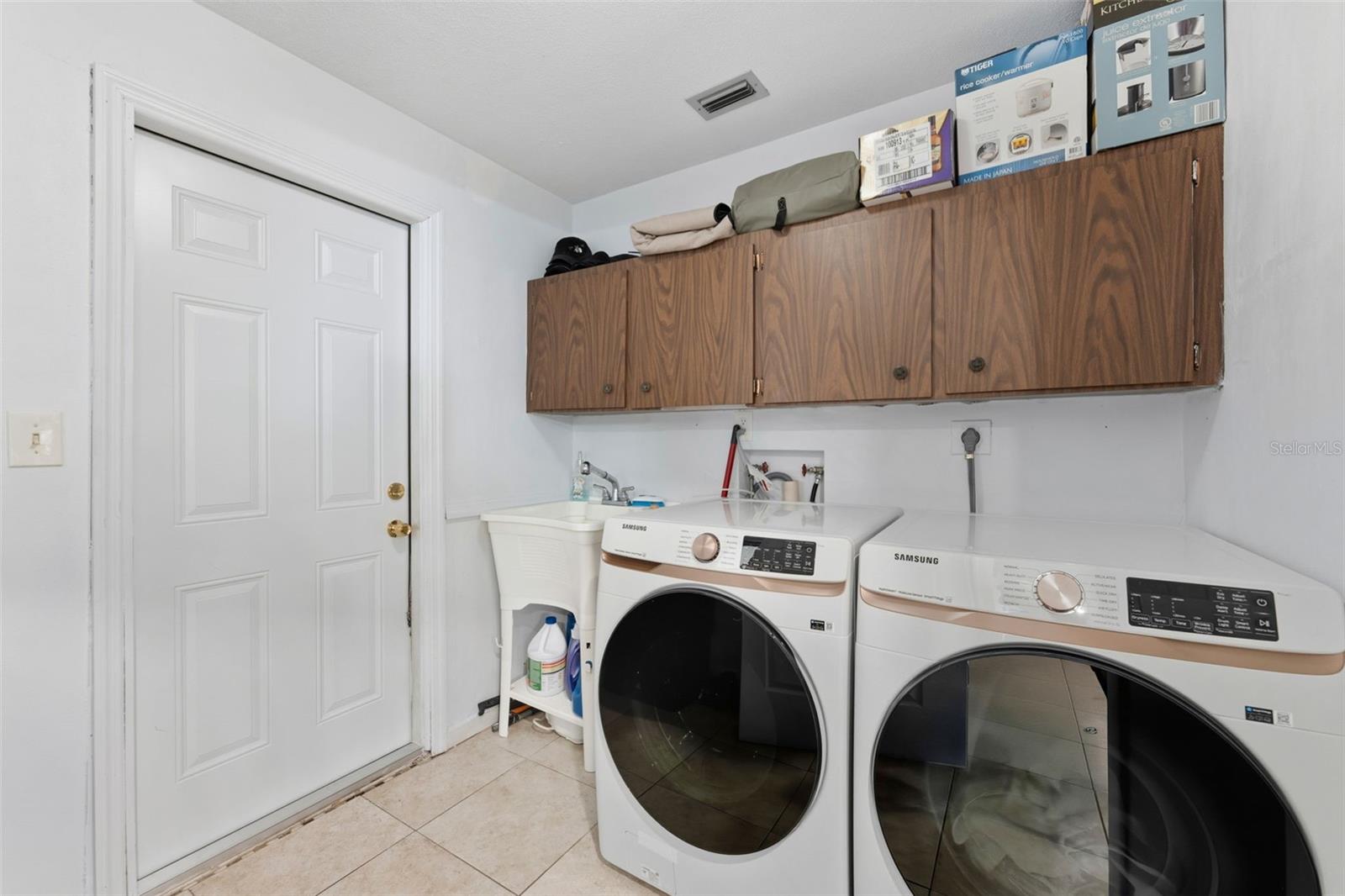PECAN HIGHLANDS - Residential Lease
