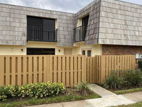 Photo of 2940 Tangerine Court, Leesburg, FL 34748 (MLS # G5101324)