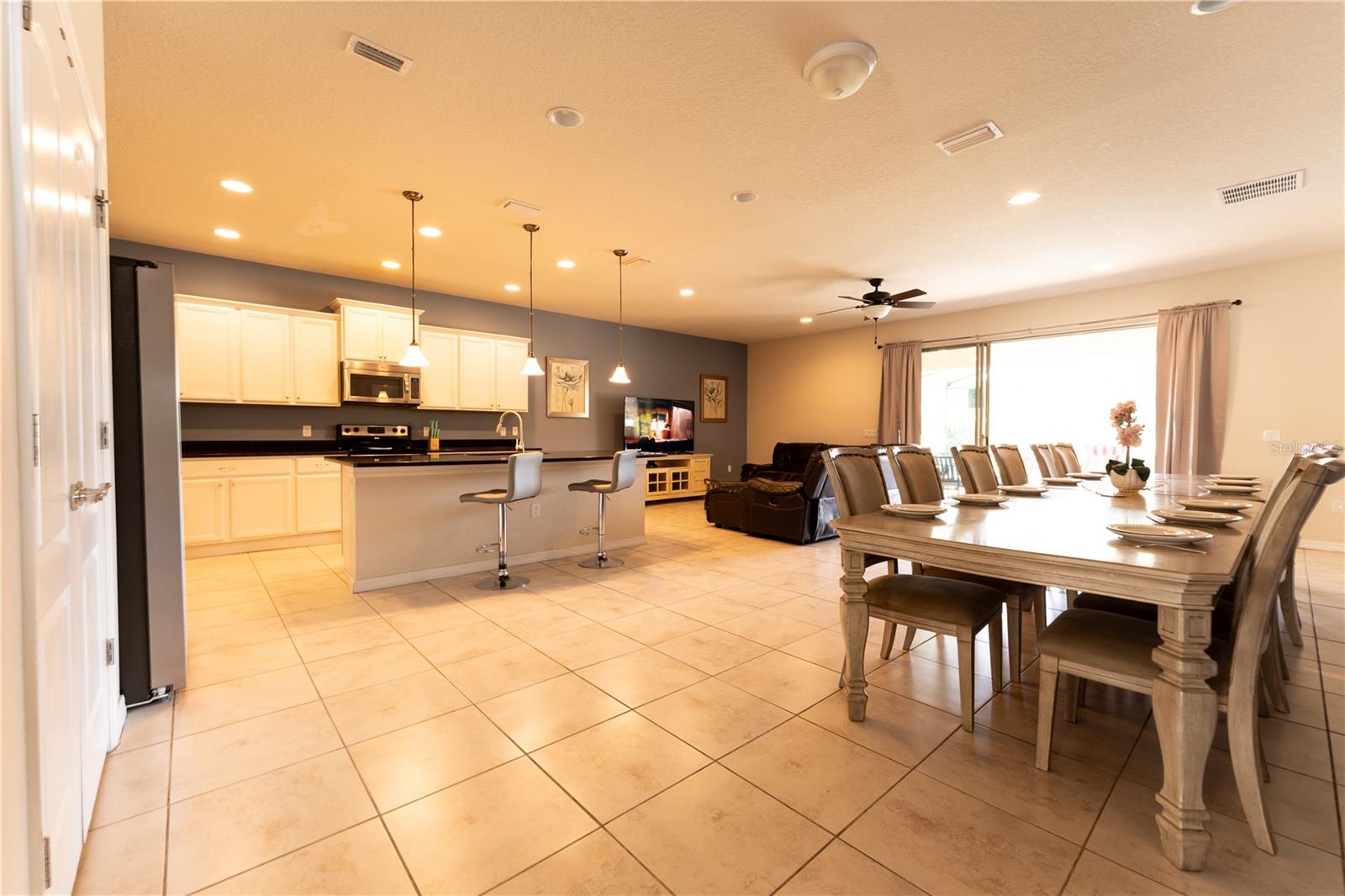 WINDSOR AT WESTSIDE - Residential