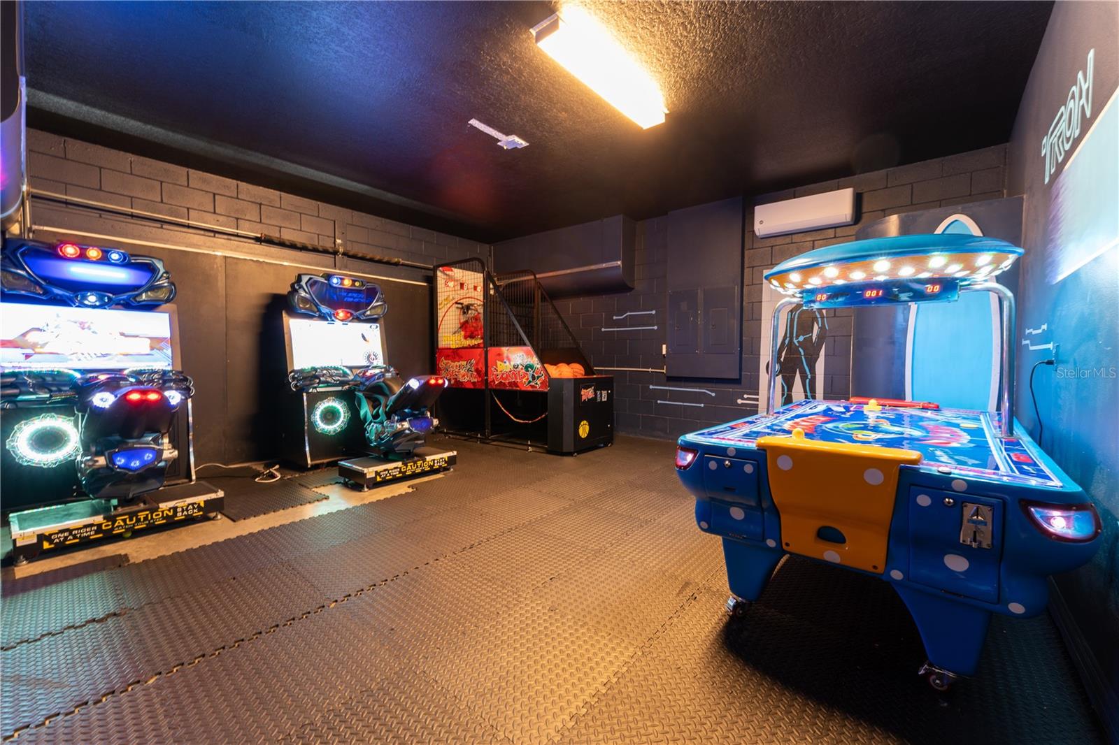 WINDSOR AT WESTSIDE - Residential