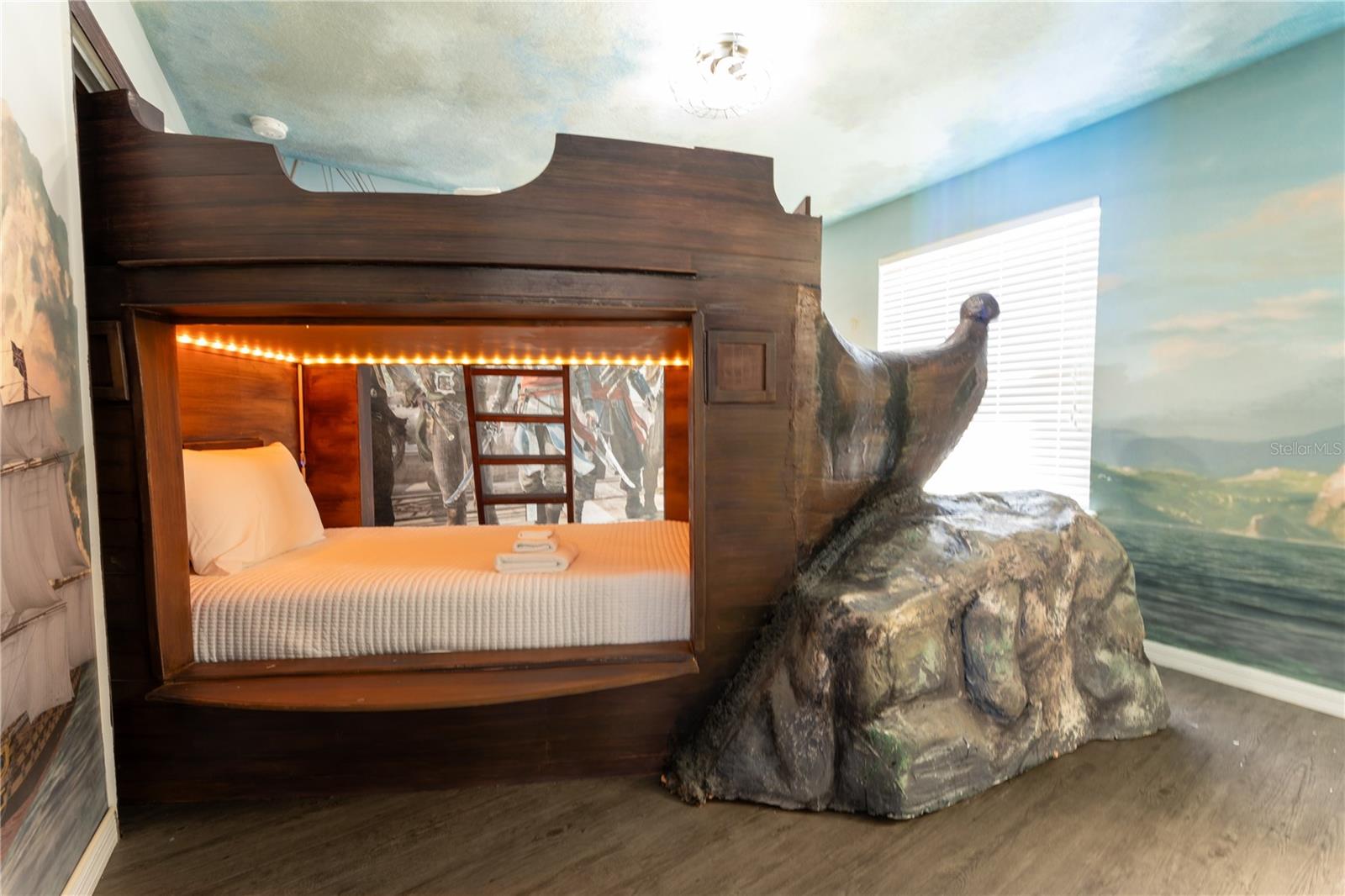 WINDSOR AT WESTSIDE - Residential