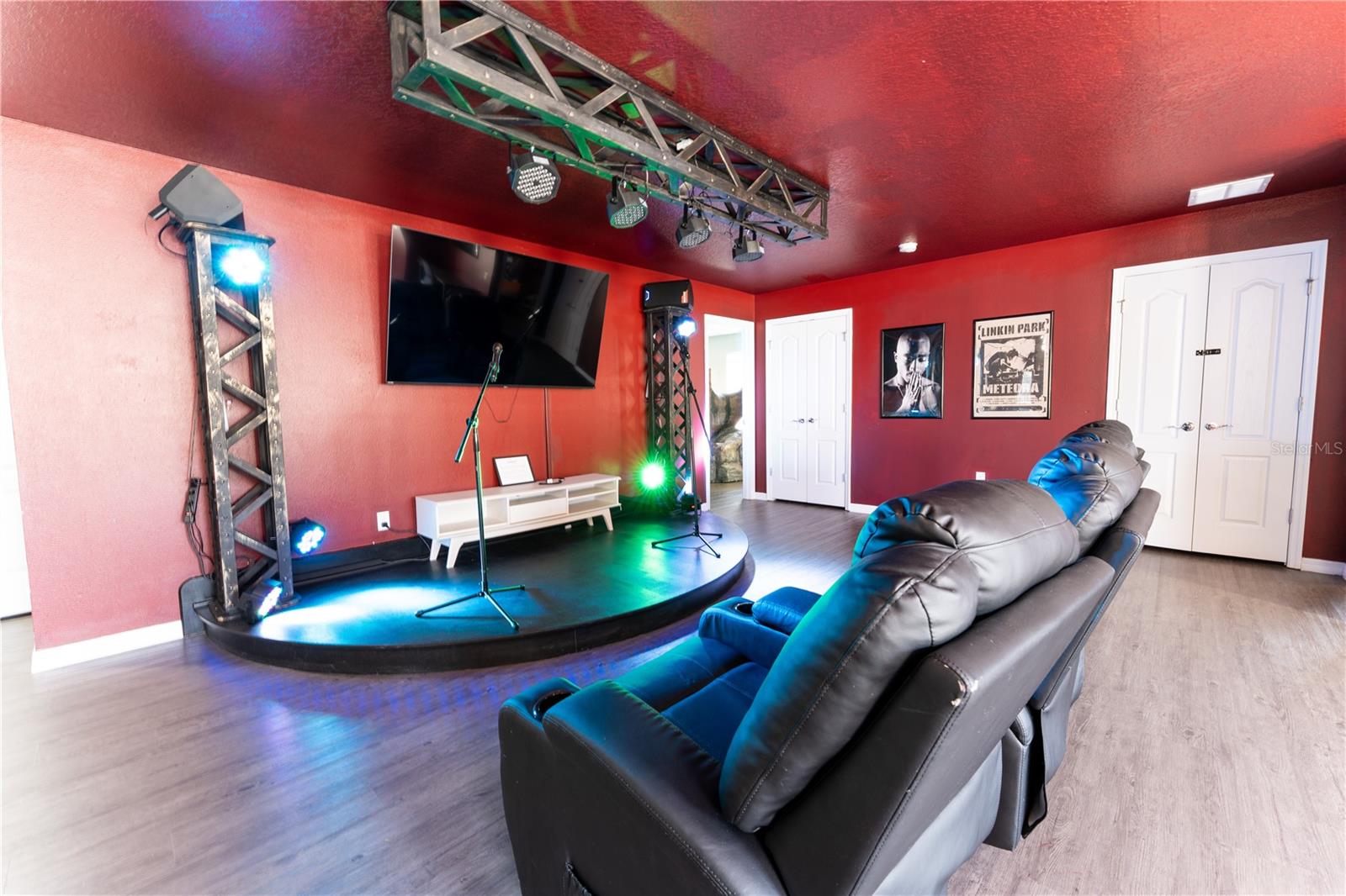 WINDSOR AT WESTSIDE - Residential