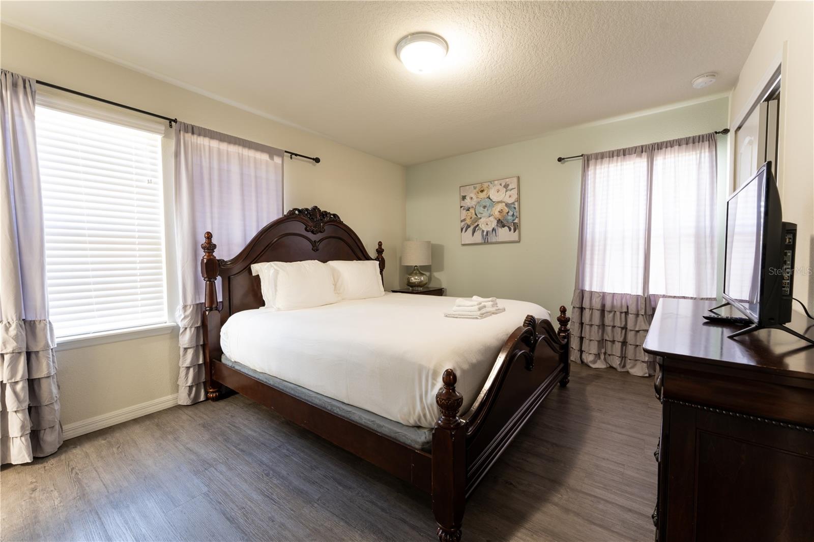 WINDSOR AT WESTSIDE - Residential