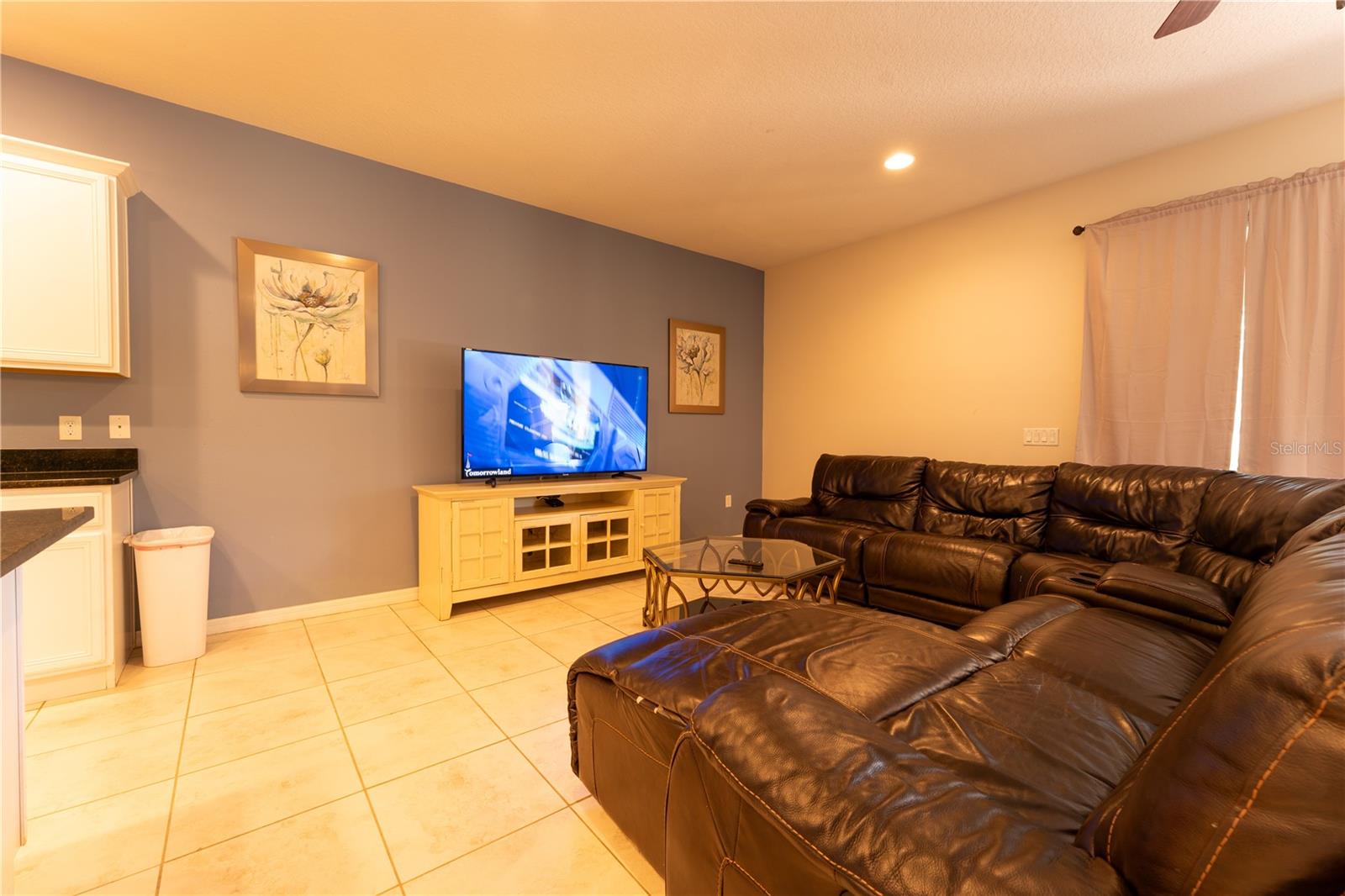 WINDSOR AT WESTSIDE - Residential