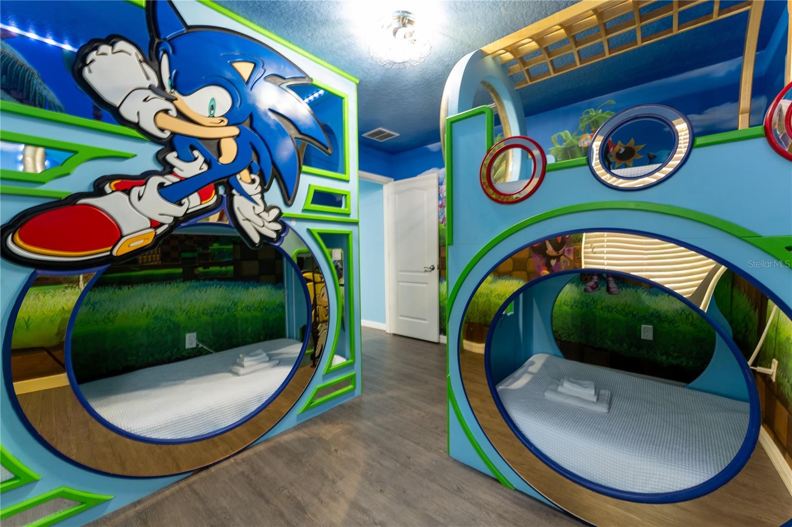 WINDSOR AT WESTSIDE - Residential