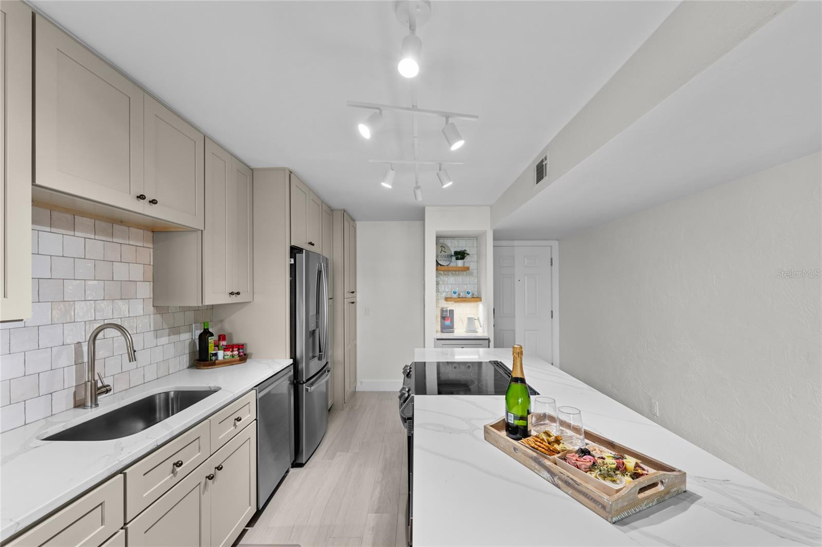 HACIENDA DEL SOL CONDO - Residential