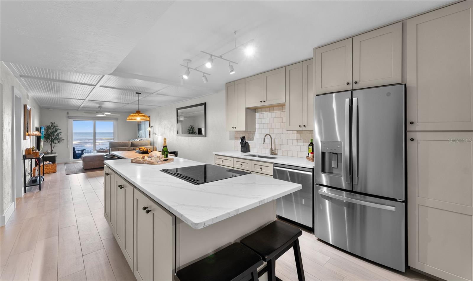 HACIENDA DEL SOL CONDO - Residential