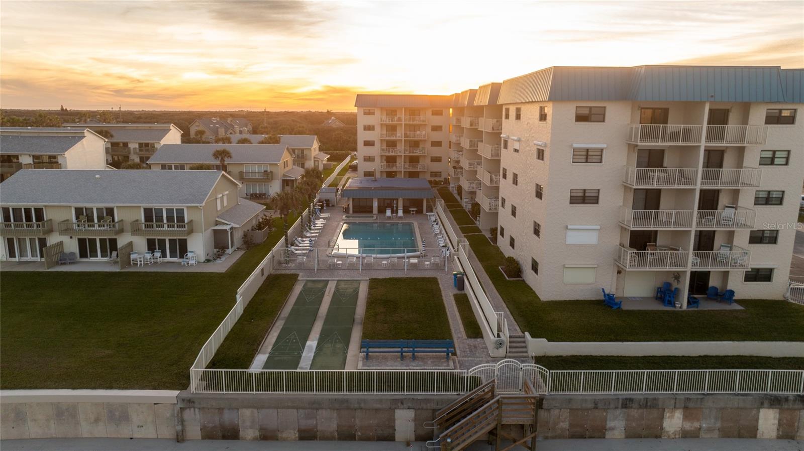 HACIENDA DEL SOL CONDO - Residential