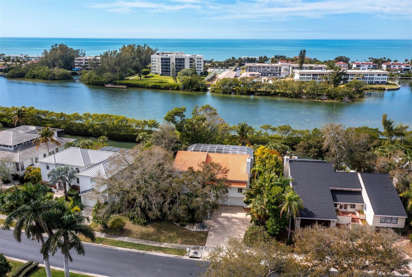 BAY ISLES - Residential