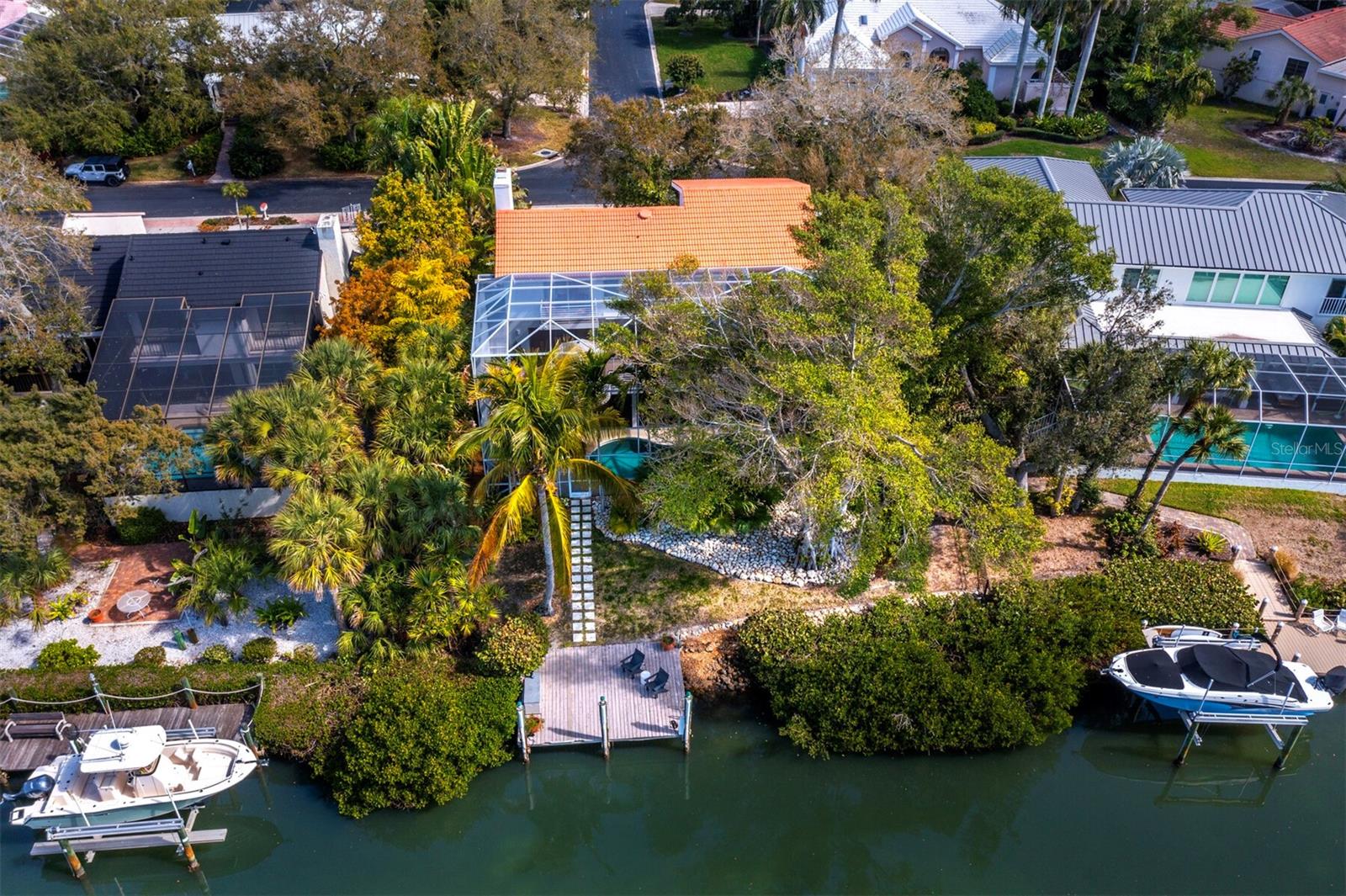 BAY ISLES - Residential