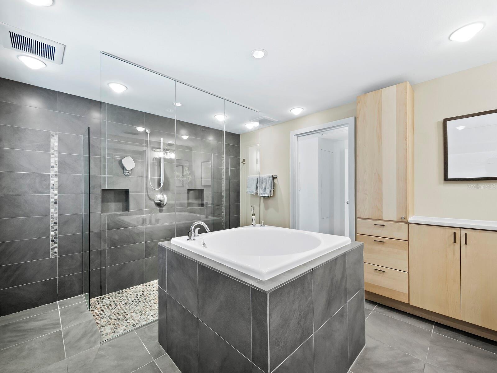 BAY ISLES - Residential