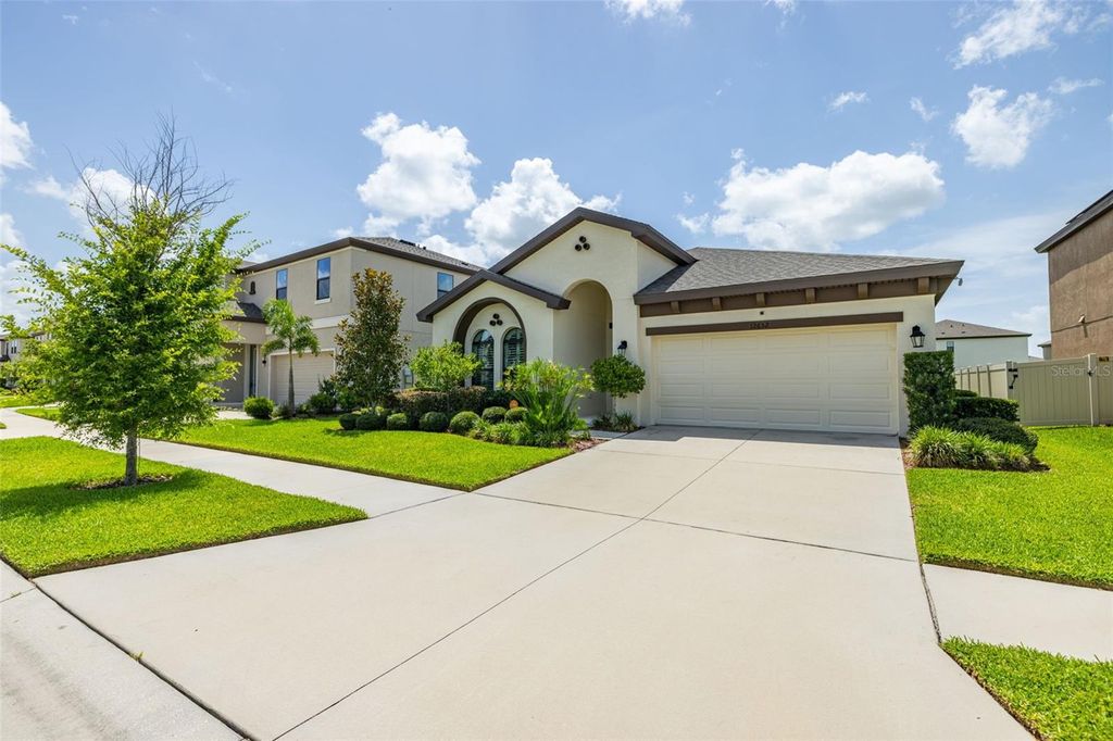 Photo of 12652 Shetland Walk Dr, Lithia, FL 33547 (MLS # TB8397036)