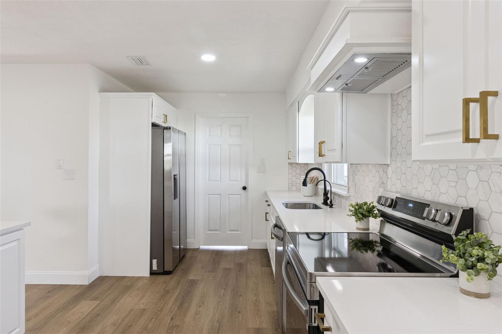 ARIANA ESTATES - Residential