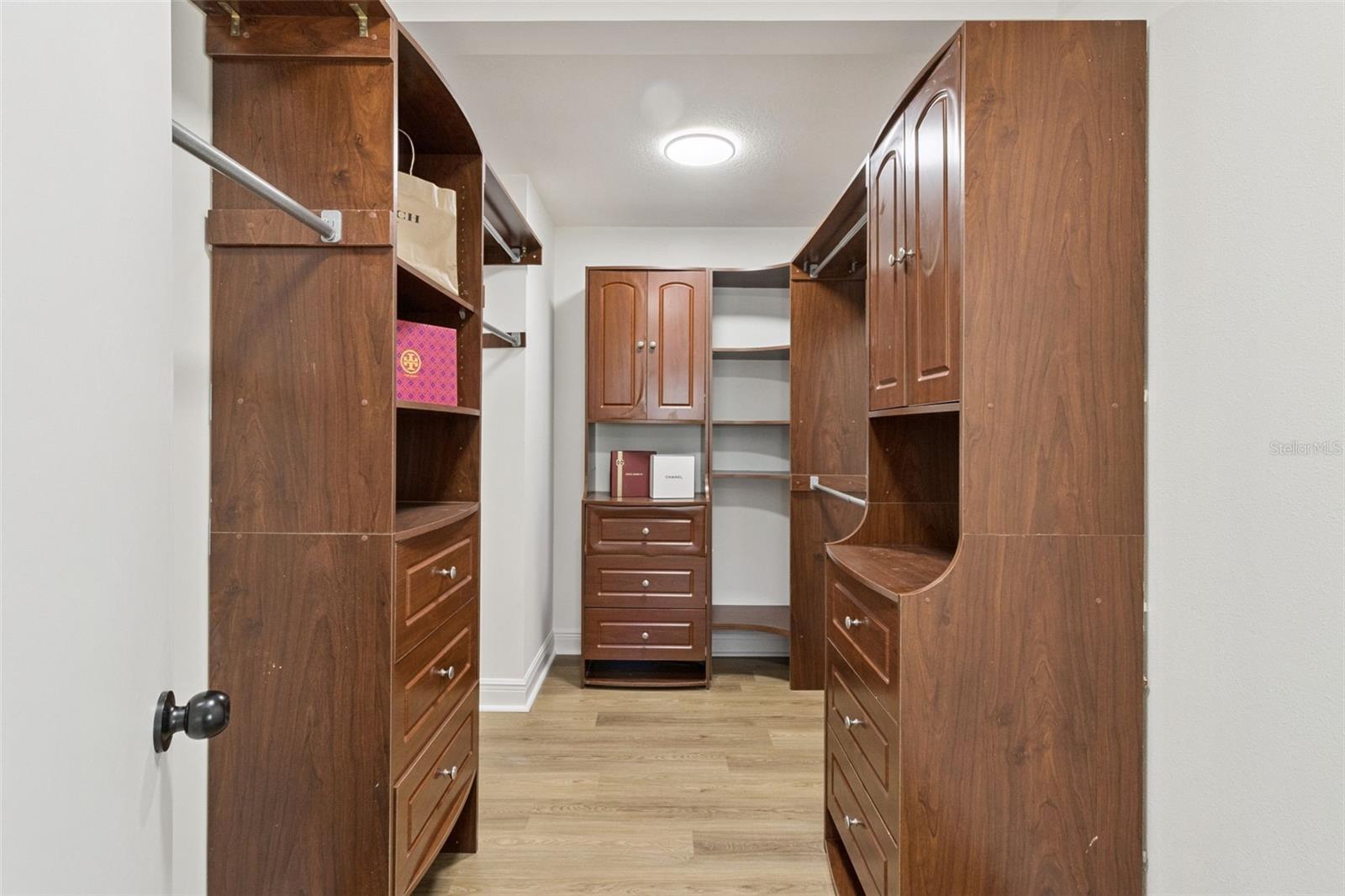 ARIANA ESTATES - Residential