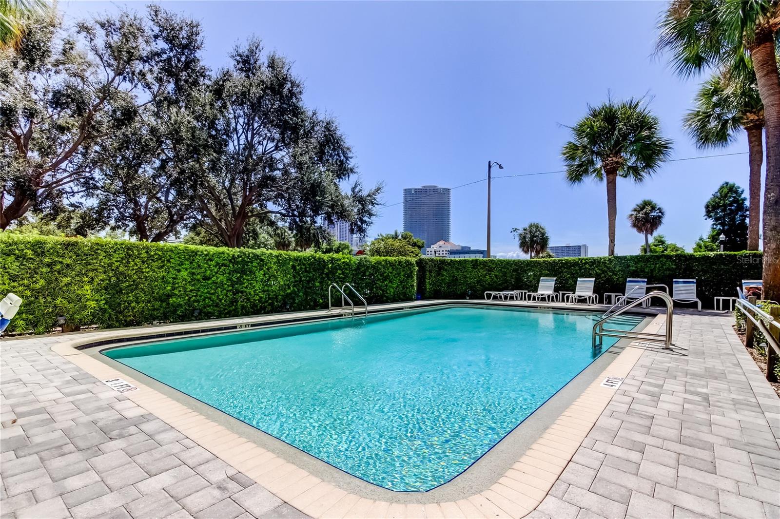 701 MIRROR LAKE DRIVE N 103