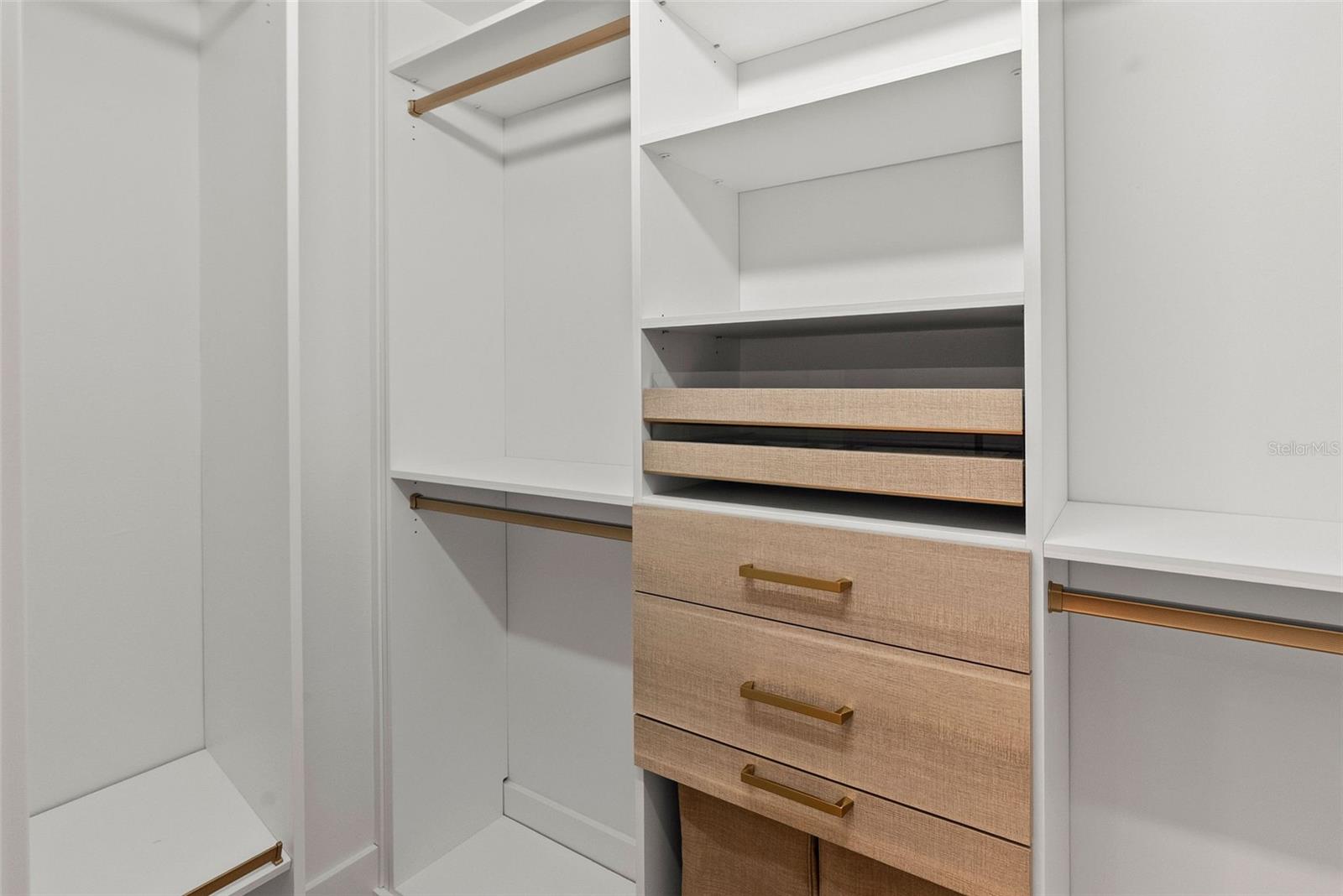 COLONIAL CORP REP - Residential