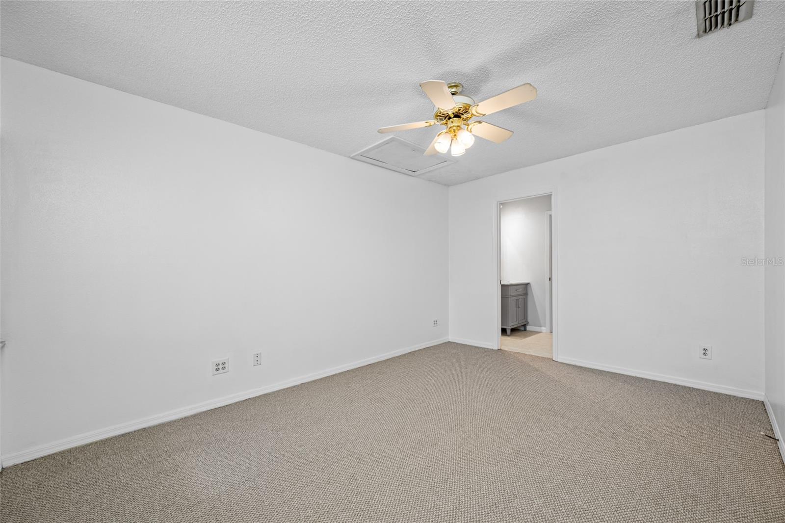 CAMBRIDGE ON GREEN - Residential