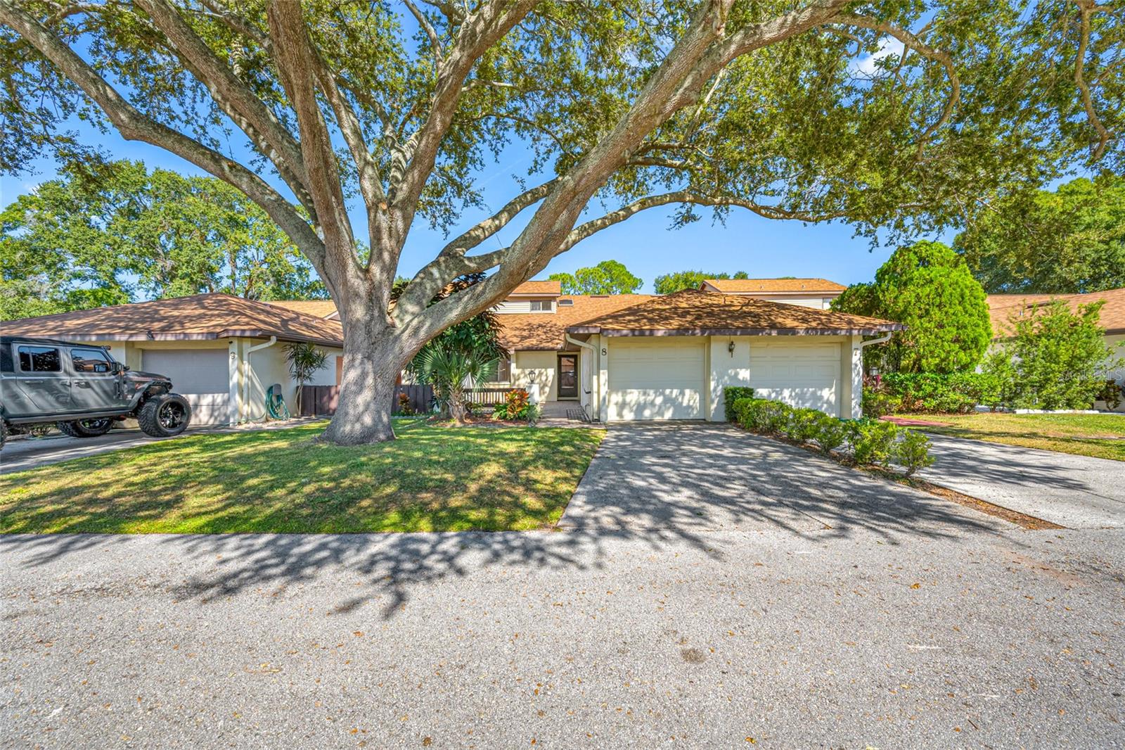 CAMBRIDGE ON GREEN - Residential