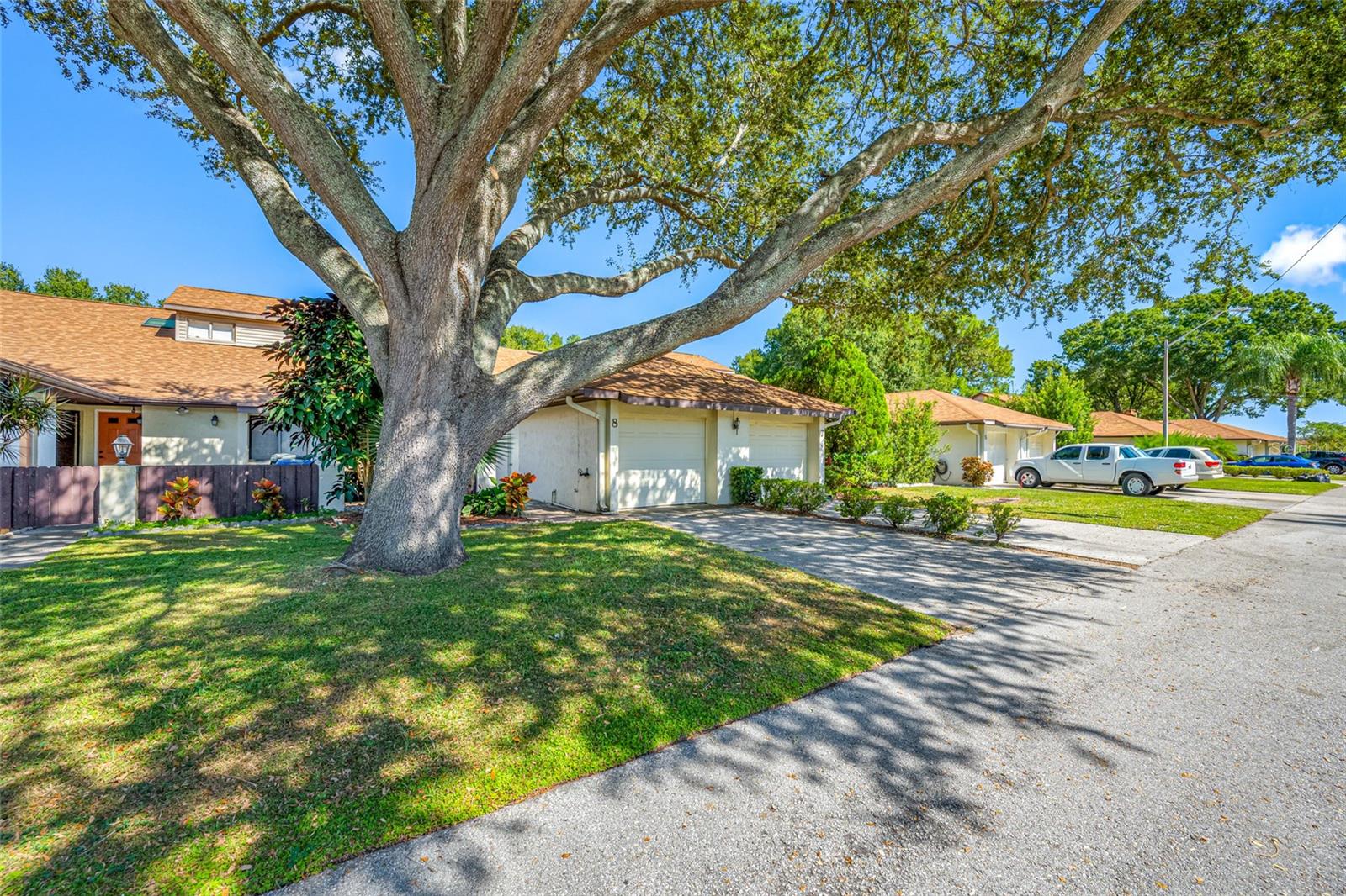 CAMBRIDGE ON GREEN - Residential