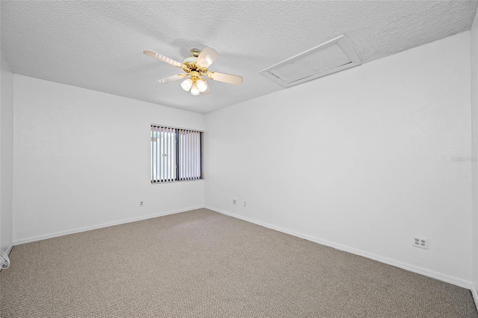 CAMBRIDGE ON GREEN - Residential