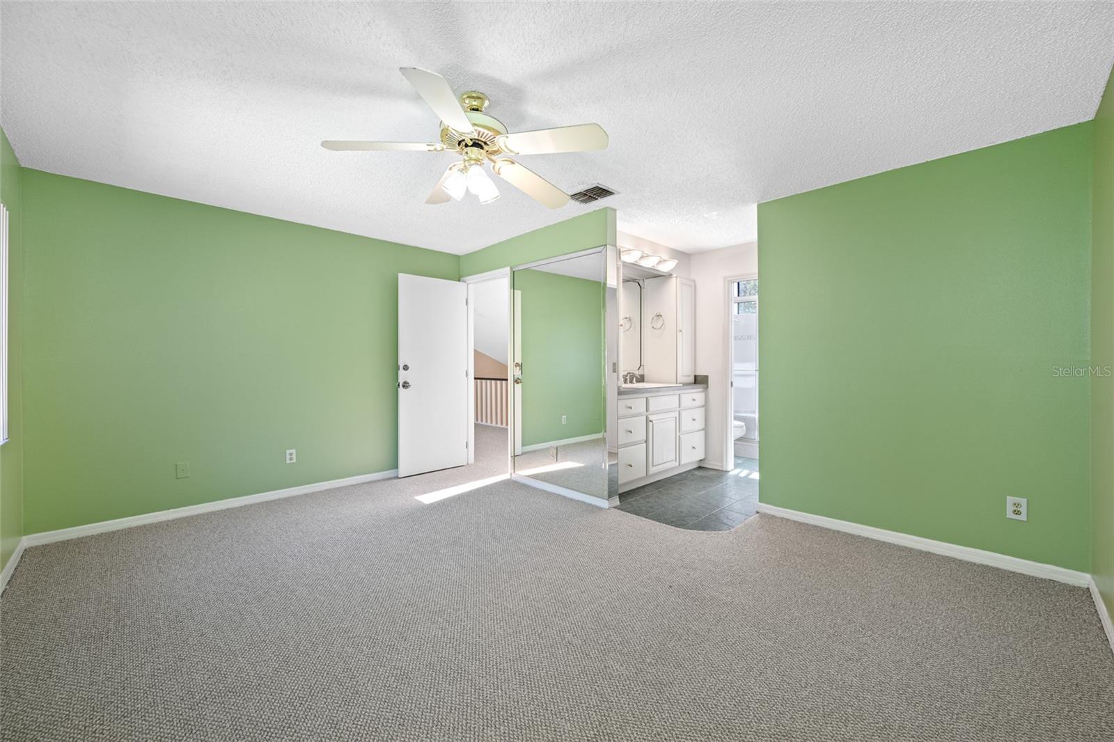 CAMBRIDGE ON GREEN - Residential