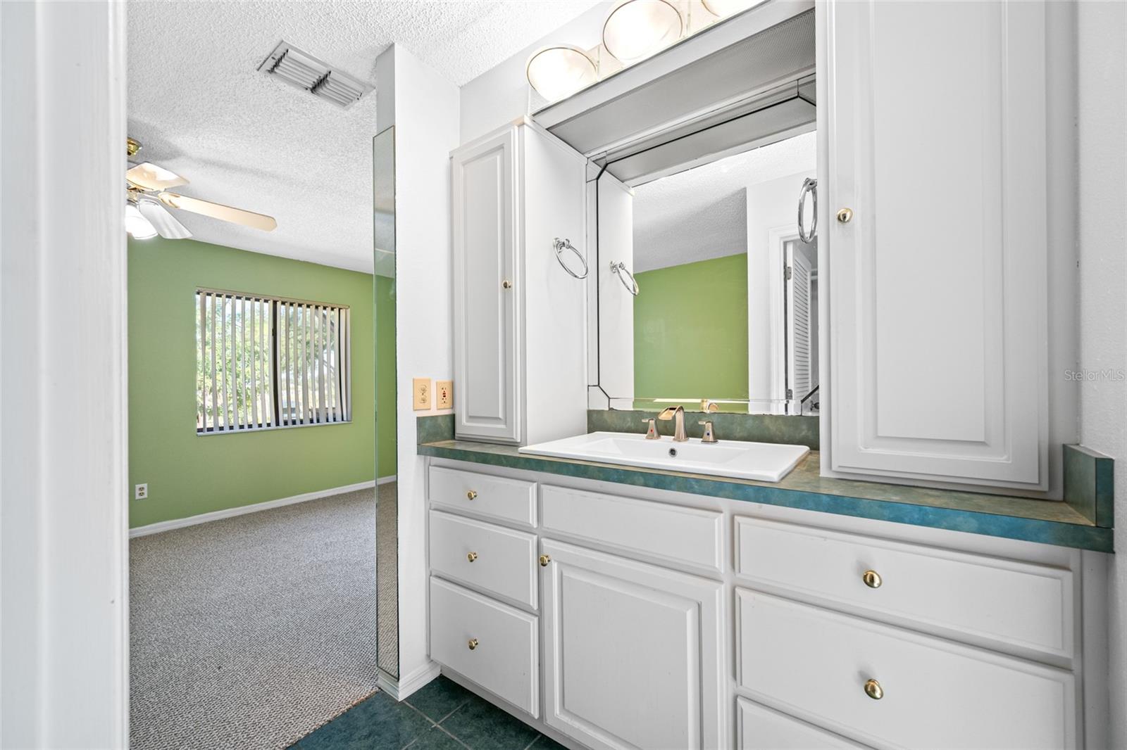 CAMBRIDGE ON GREEN - Residential