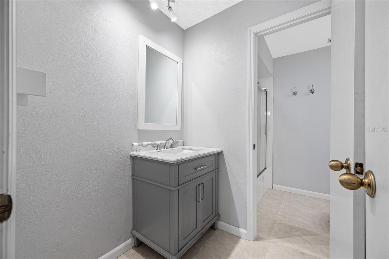 CAMBRIDGE ON GREEN - Residential