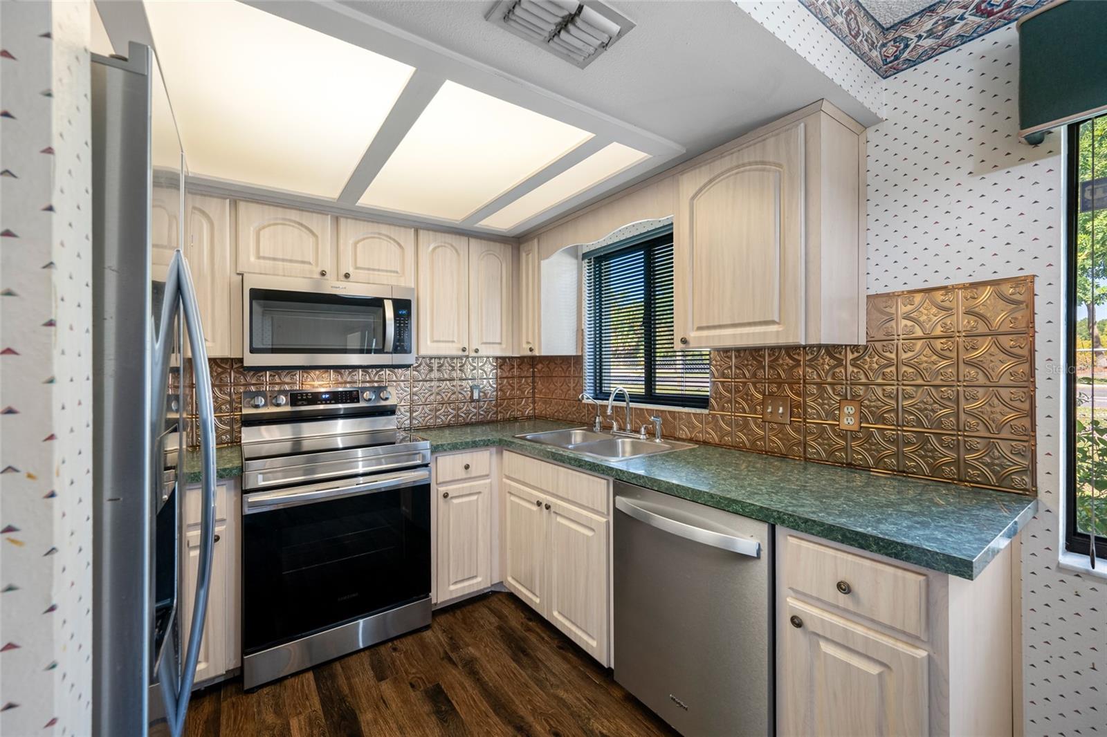 CAMBRIDGE ON GREEN - Residential